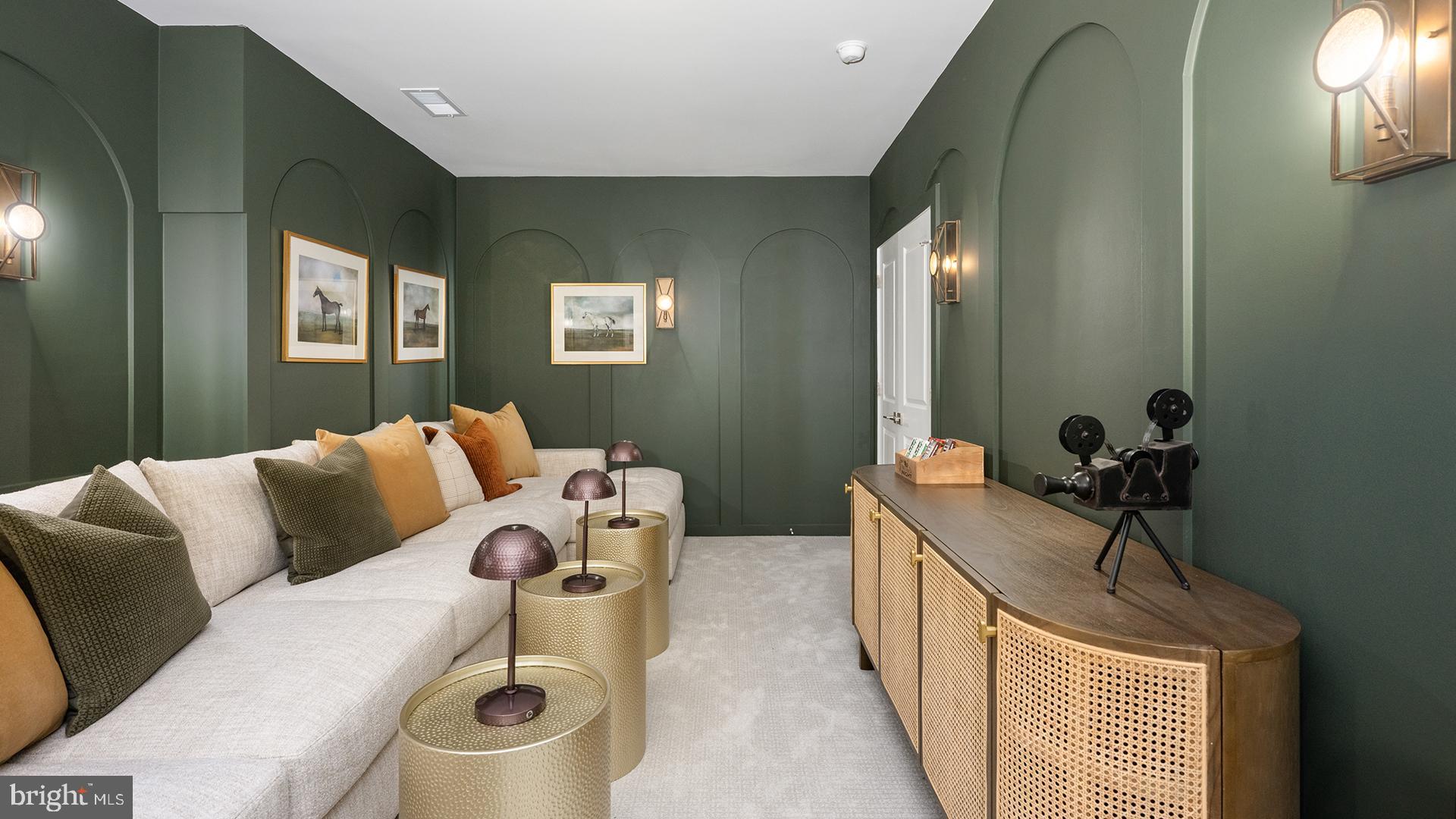 SOUTH LAKE - Residential