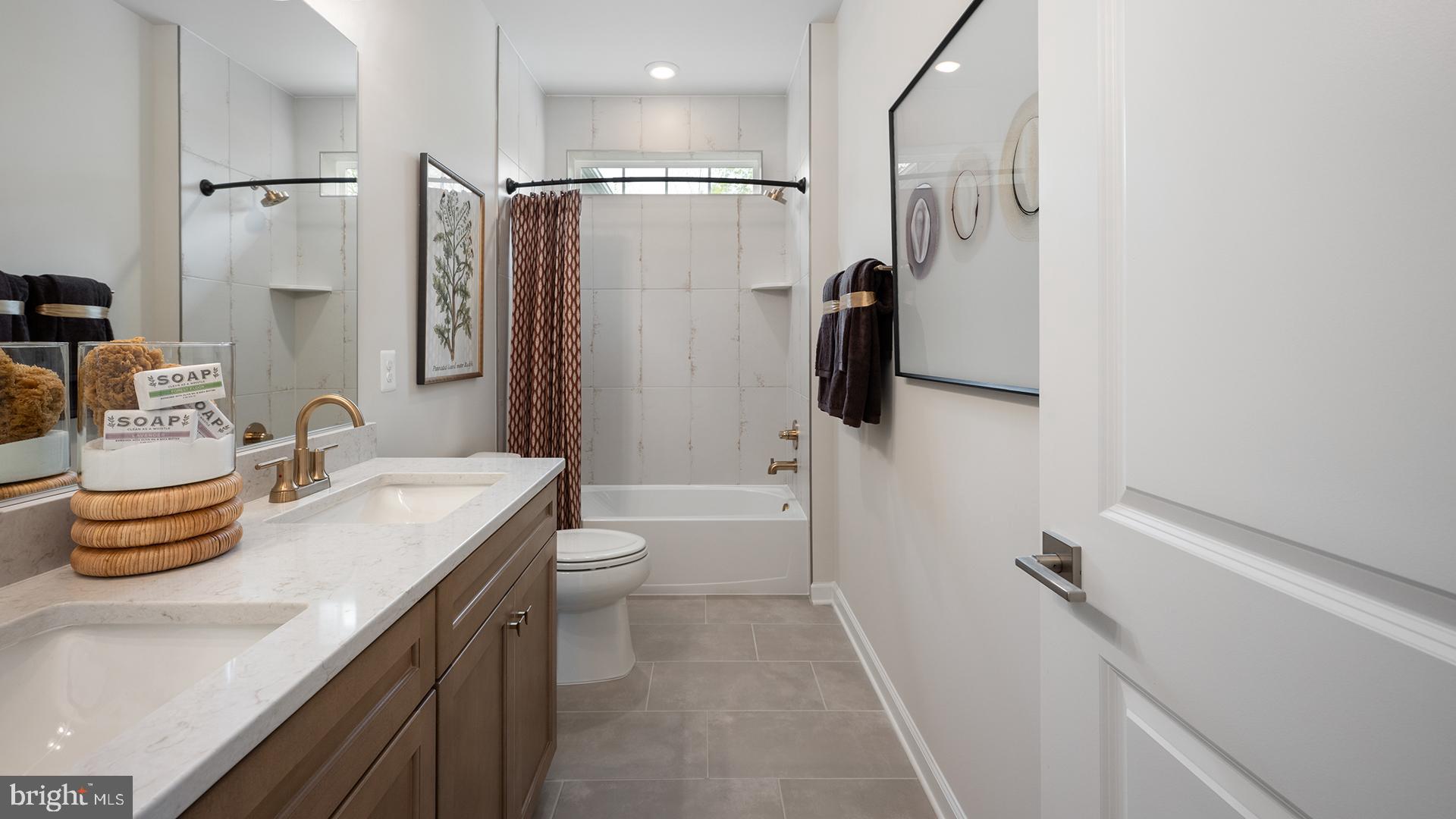 SOUTH LAKE - Residential