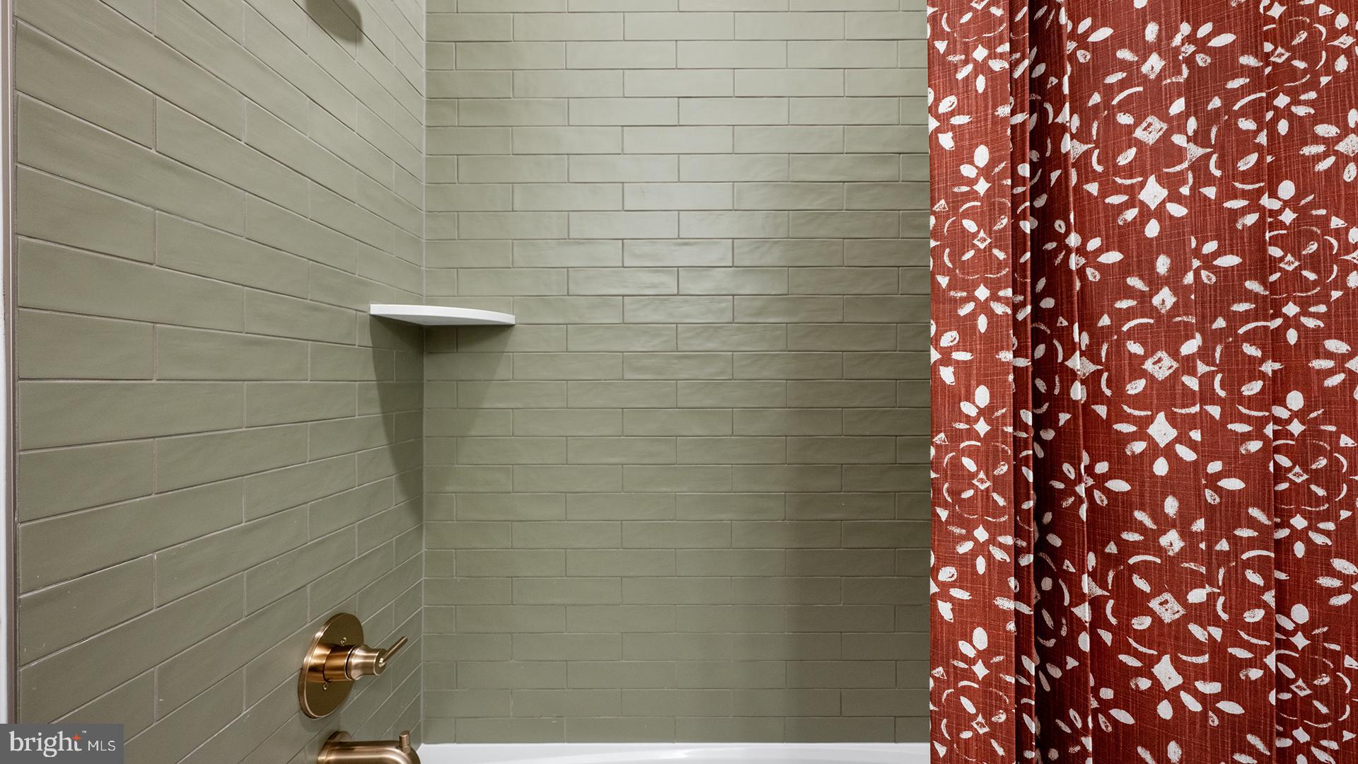 SOUTH LAKE - Residential