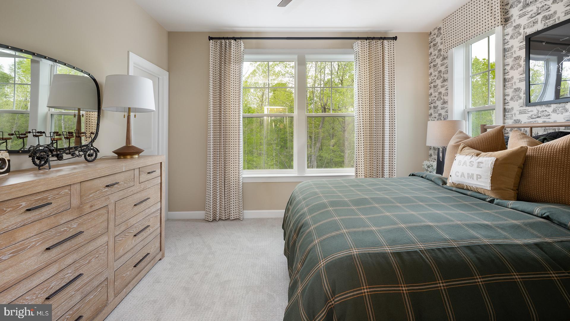 SOUTH LAKE - Residential