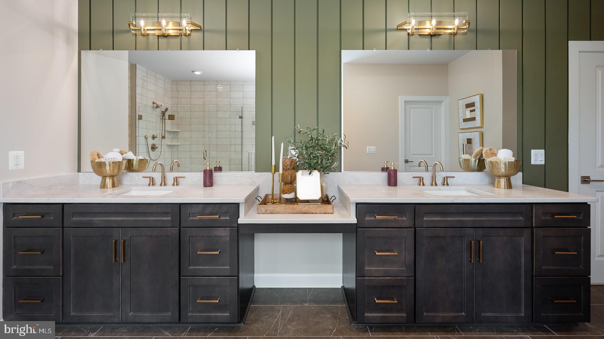 SOUTH LAKE - Residential