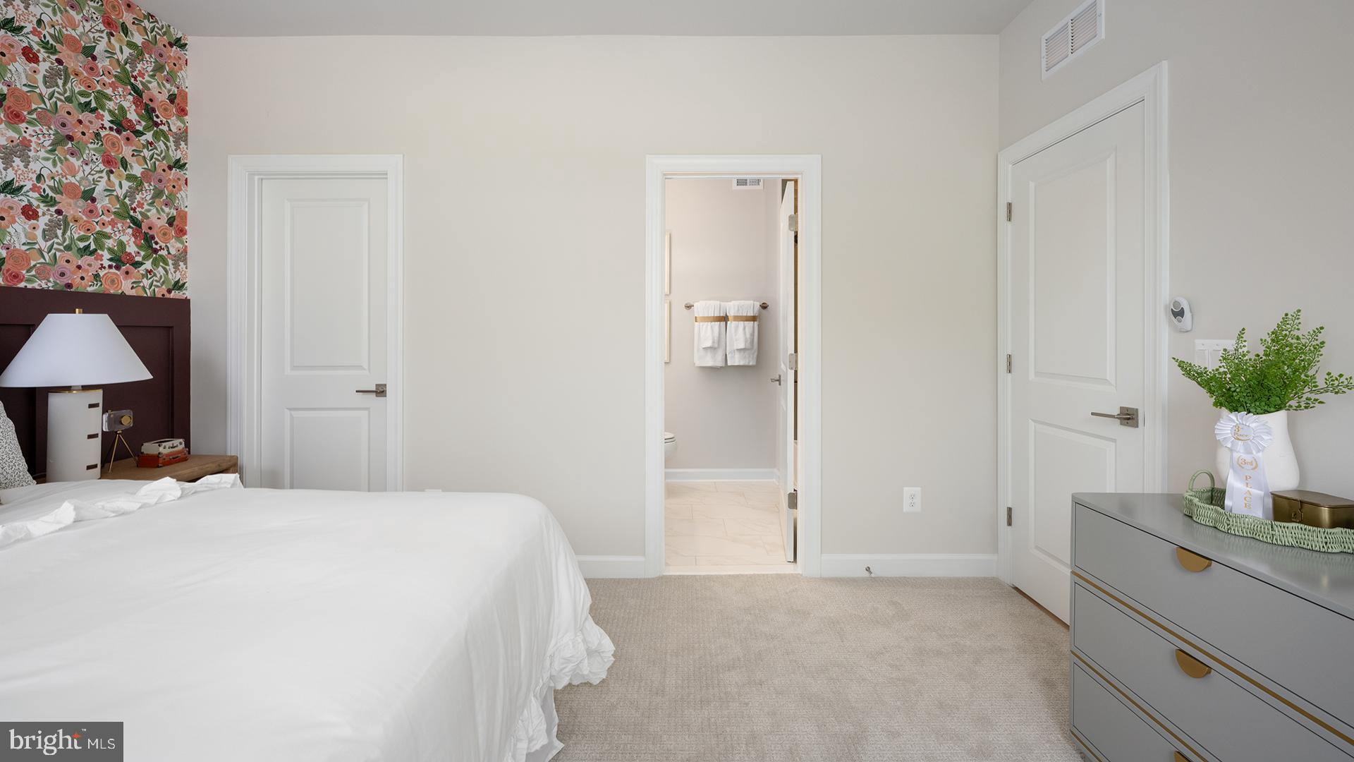 SOUTH LAKE - Residential