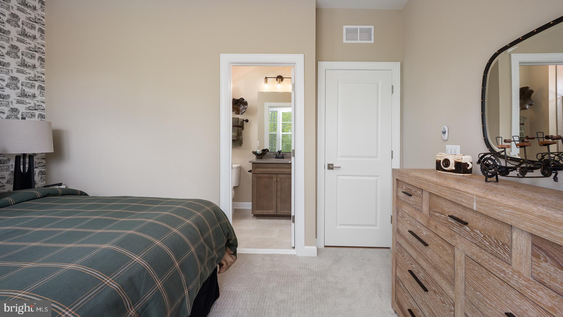 SOUTH LAKE - Residential