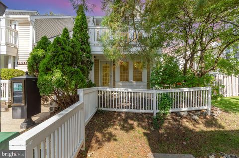 2823 S WAKEFIELD STREET C ARLINGTON VA 22206