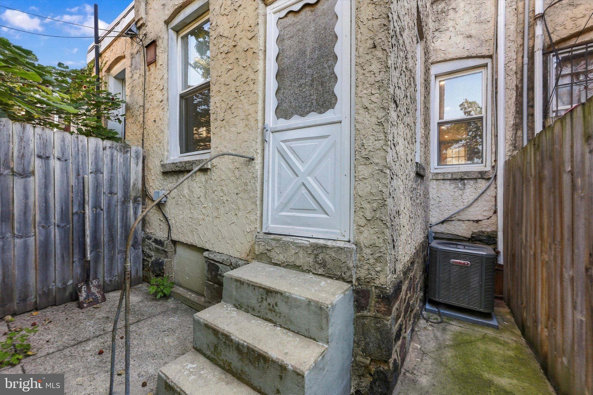 1642 S NEWKIRK STREET