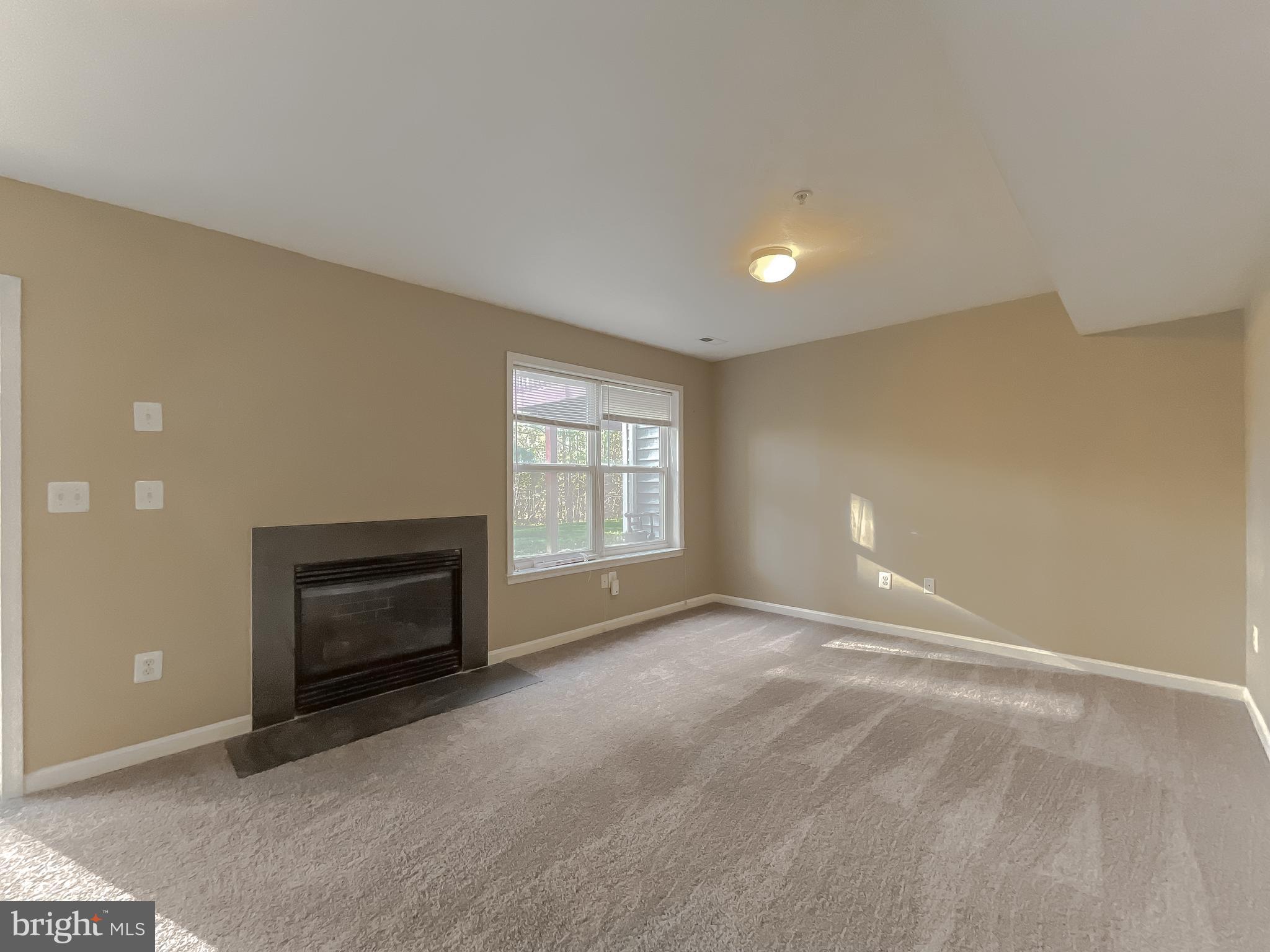 VILLAS ON WATERS EDGE - Residential