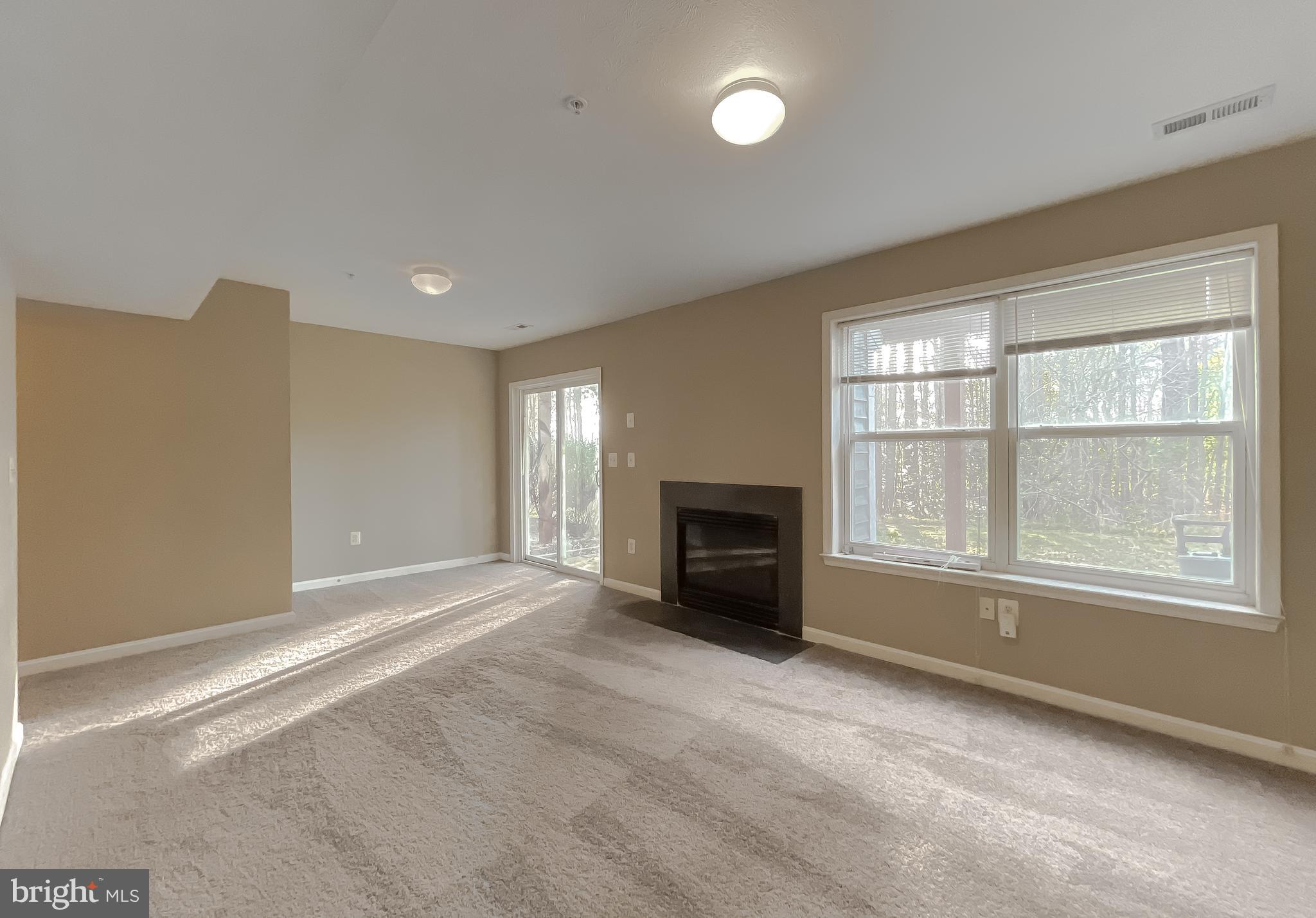 VILLAS ON WATERS EDGE - Residential