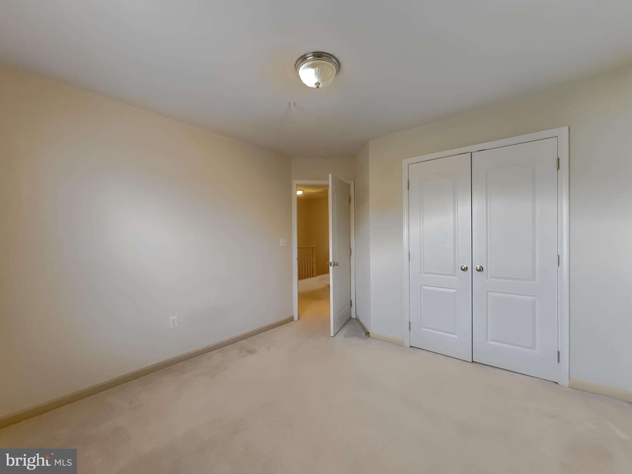 VILLAS ON WATERS EDGE - Residential