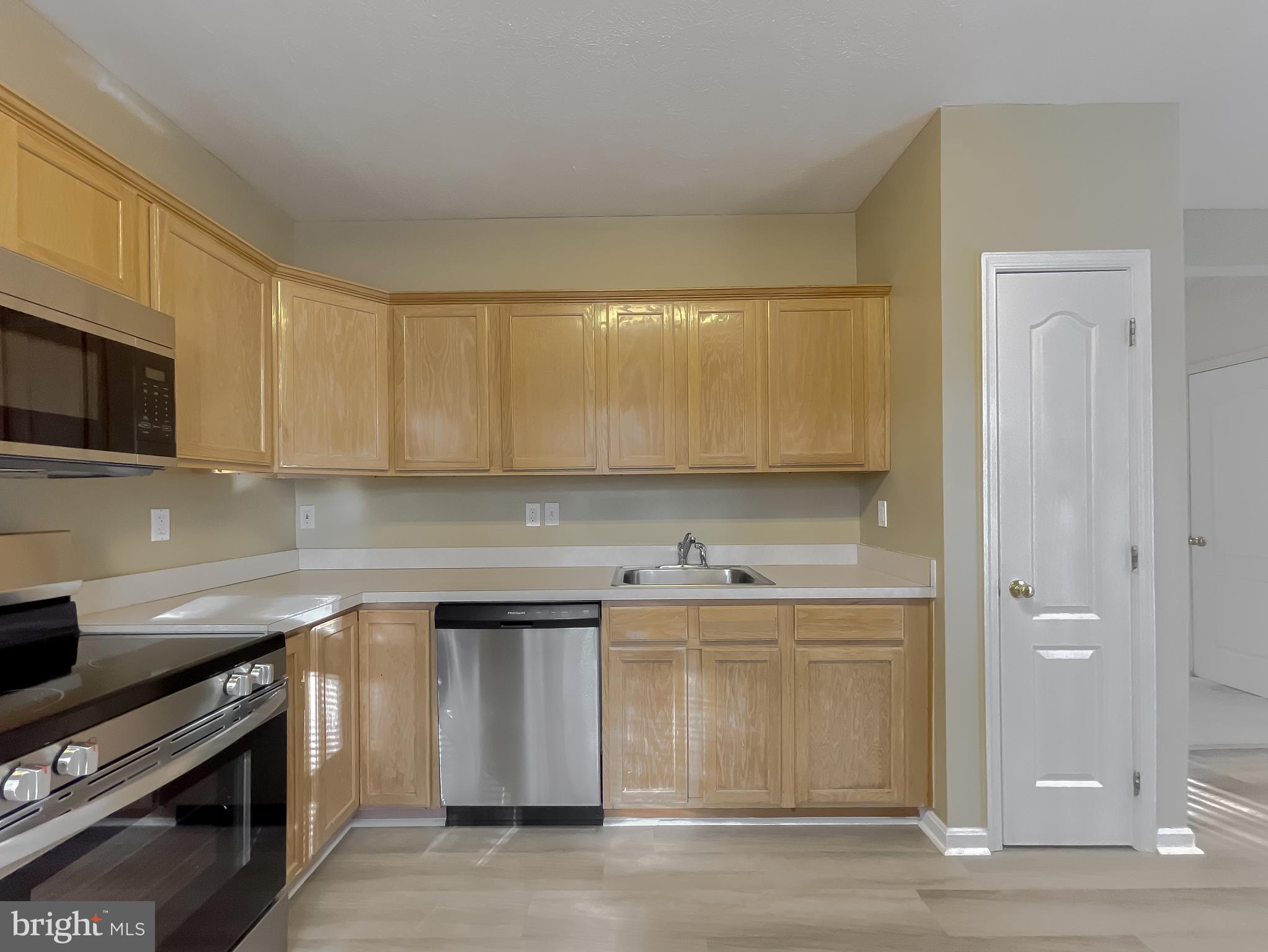 VILLAS ON WATERS EDGE - Residential