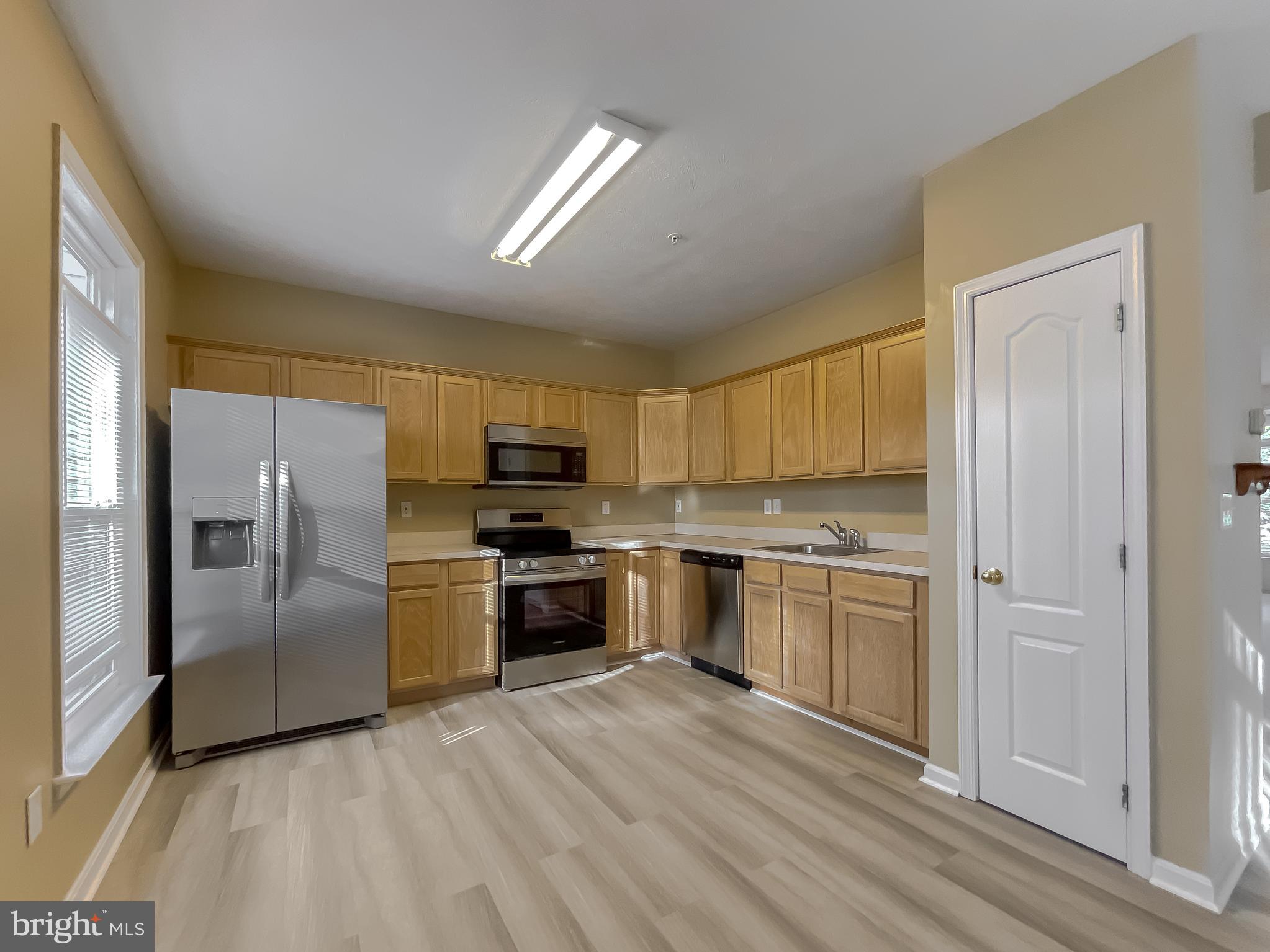 VILLAS ON WATERS EDGE - Residential