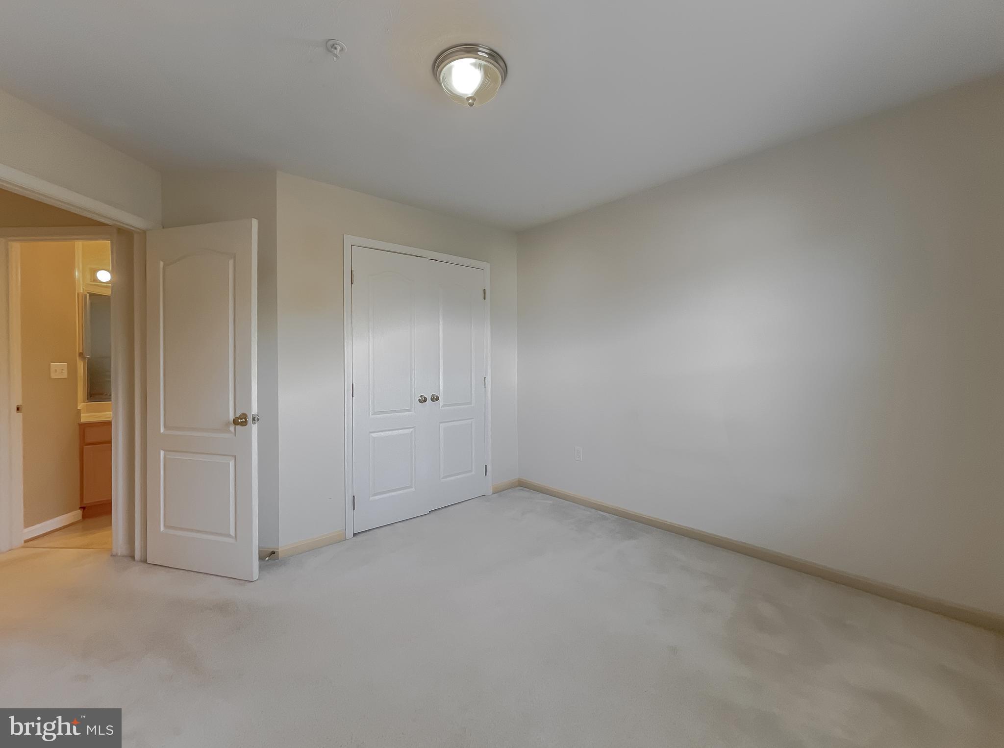 VILLAS ON WATERS EDGE - Residential