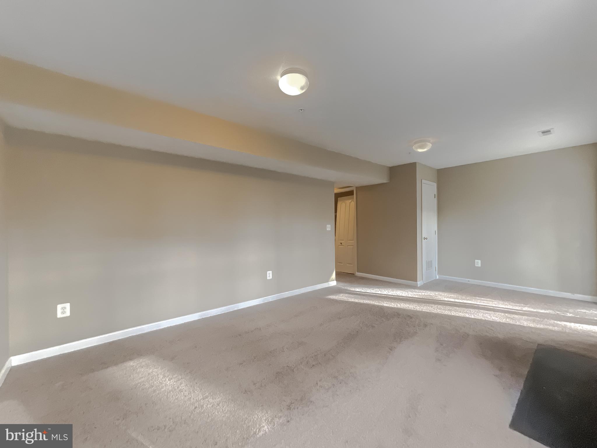 VILLAS ON WATERS EDGE - Residential