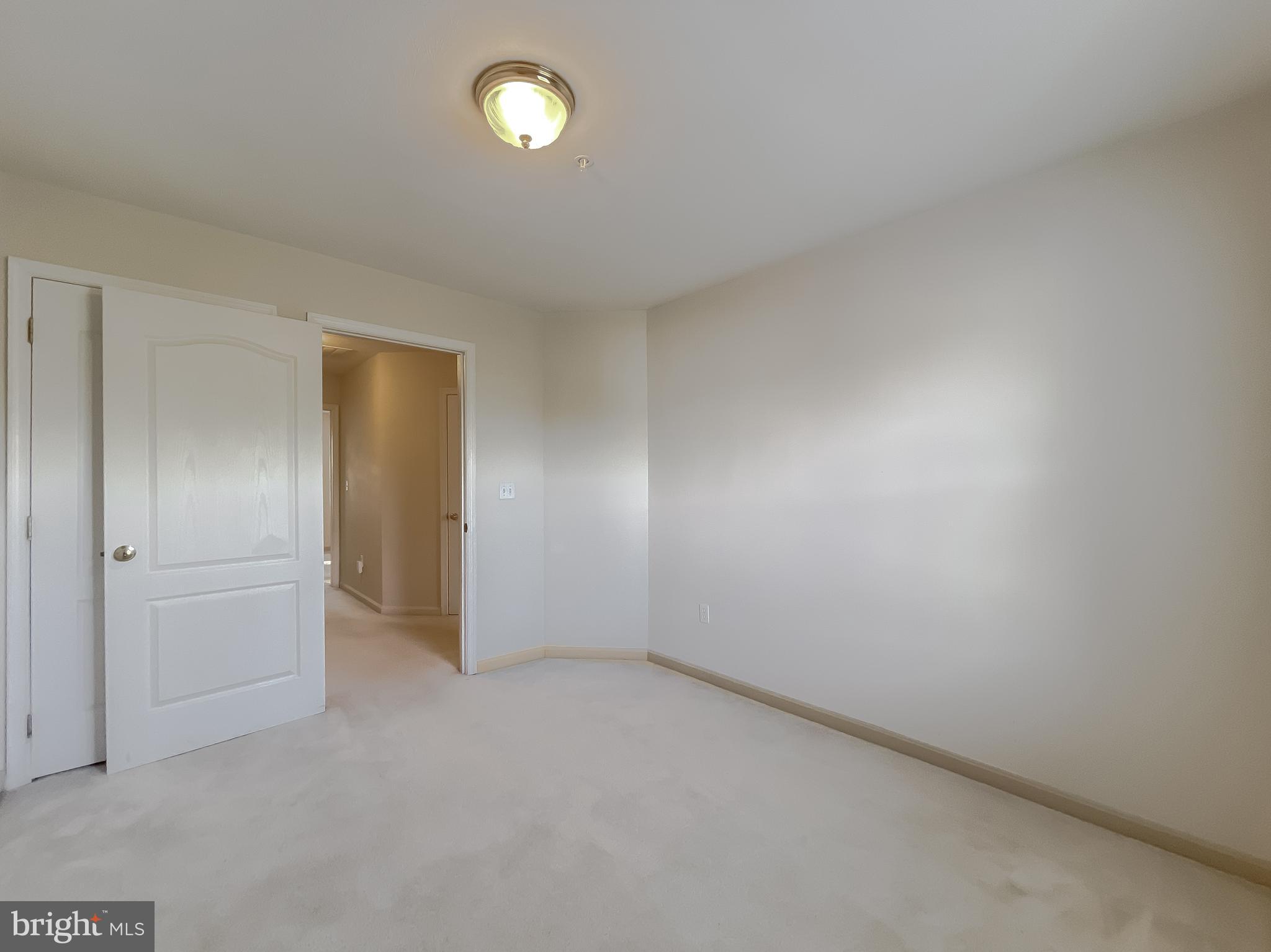 VILLAS ON WATERS EDGE - Residential