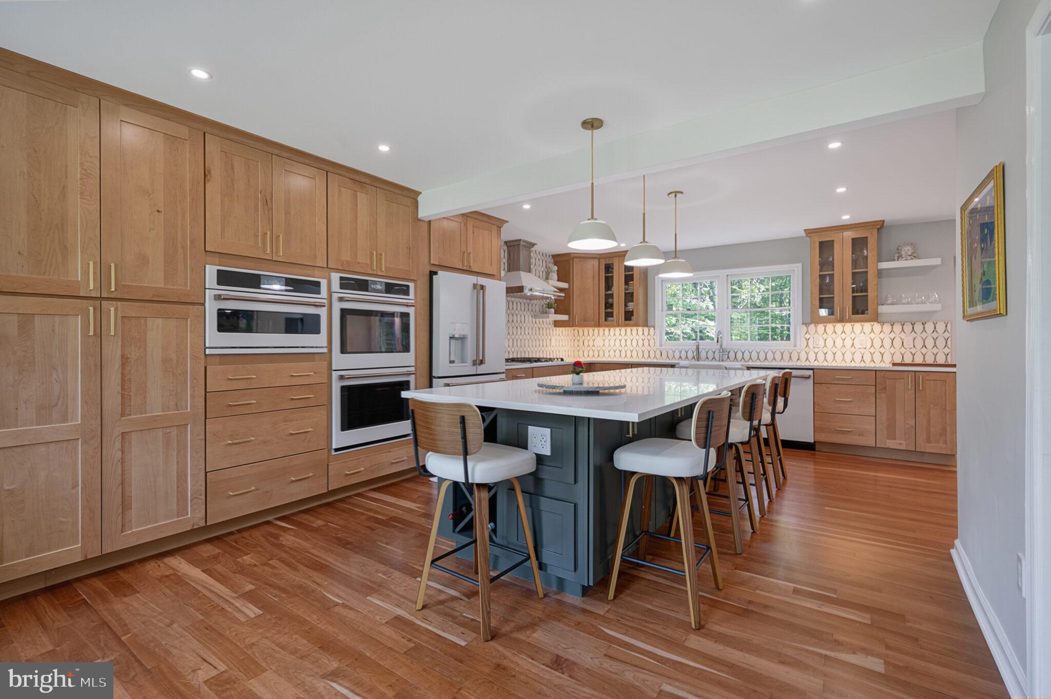 9717 RAMBLING RIDGE COURT