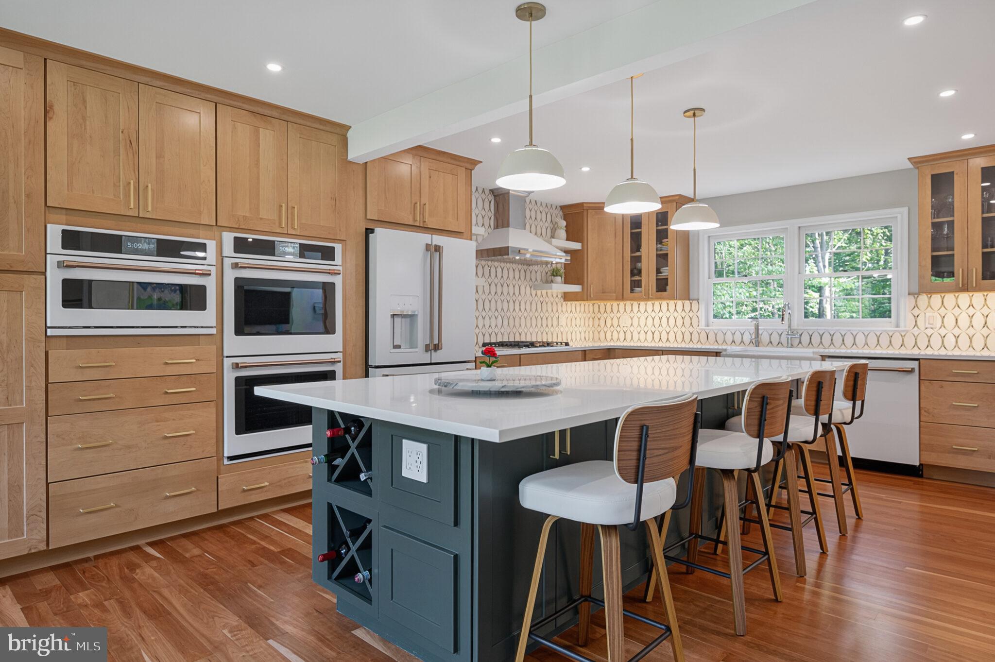 9717 RAMBLING RIDGE COURT
