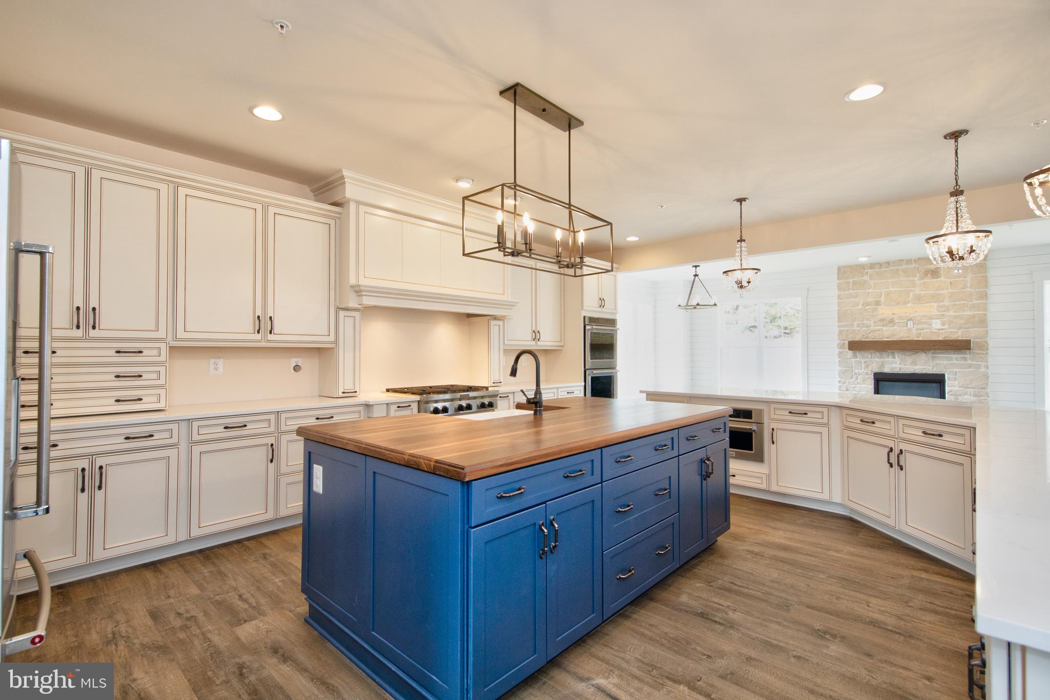 HAHN'S MEADOW - Residential