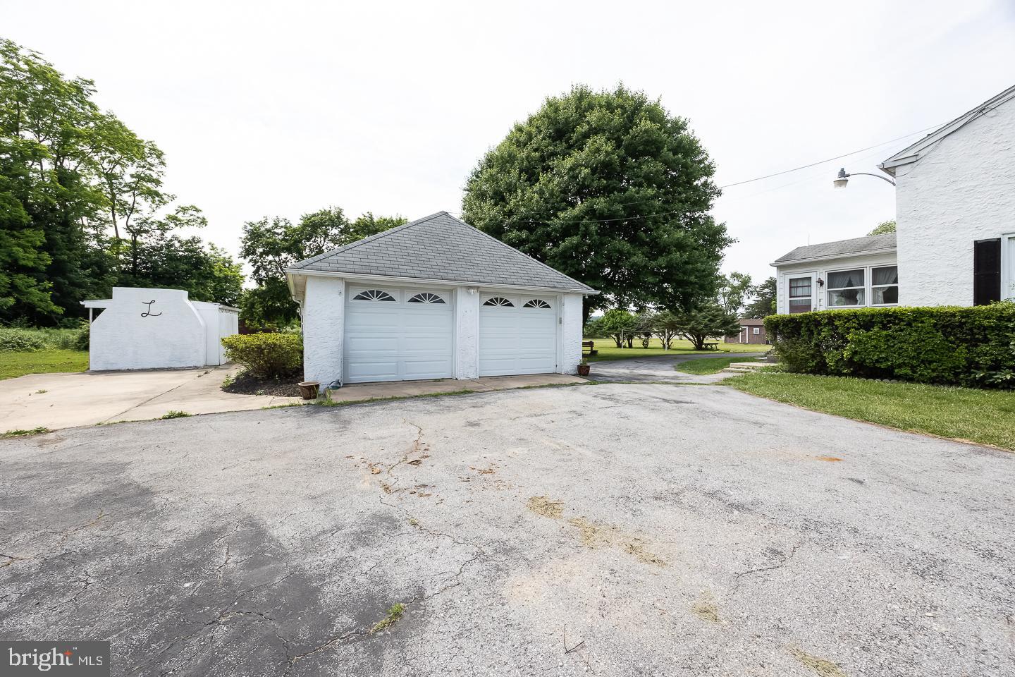 3040 MANOR ROAD