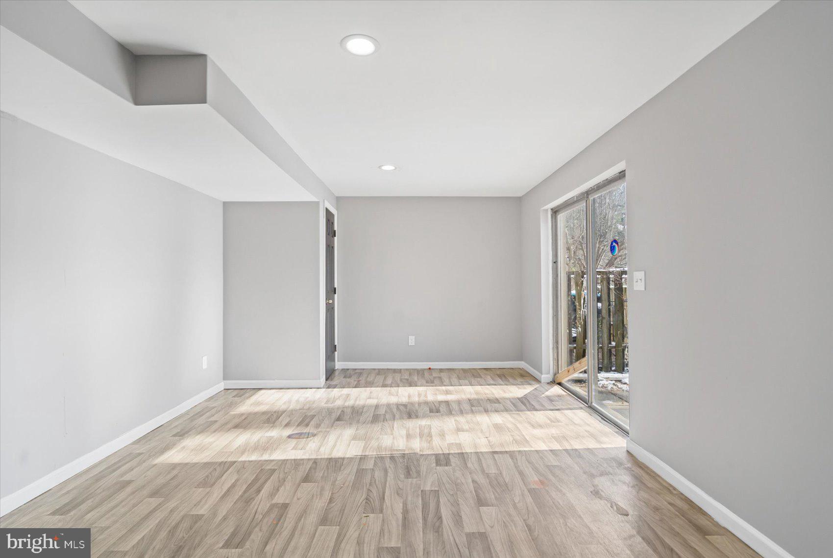 HARFORD SQUARE - Residential