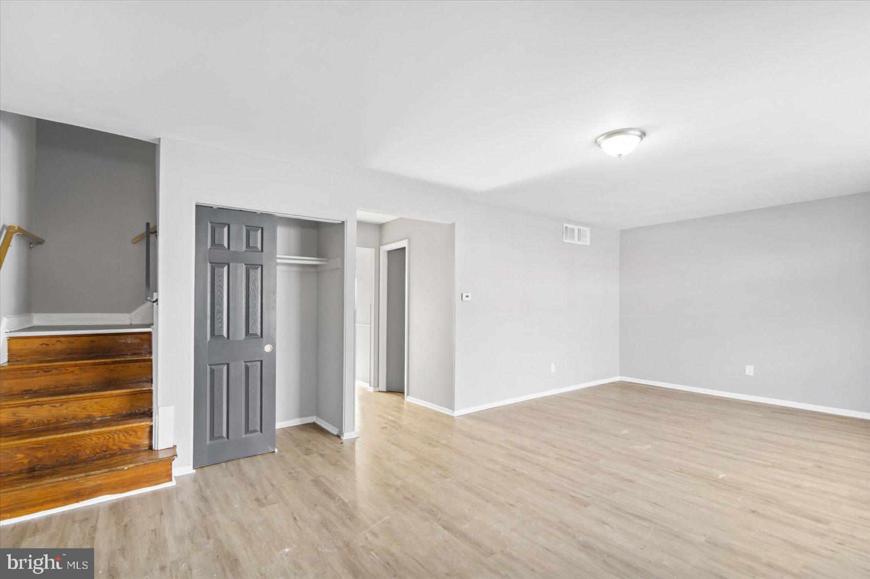 HARFORD SQUARE - Residential