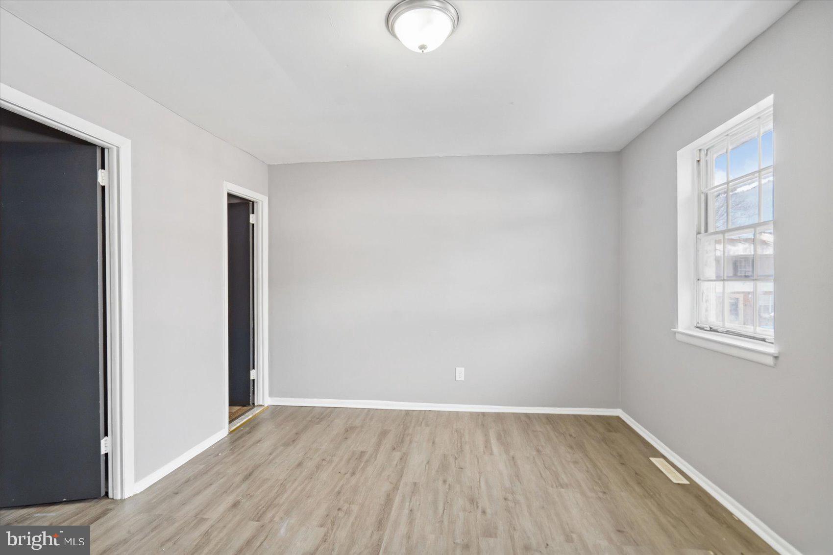 HARFORD SQUARE - Residential