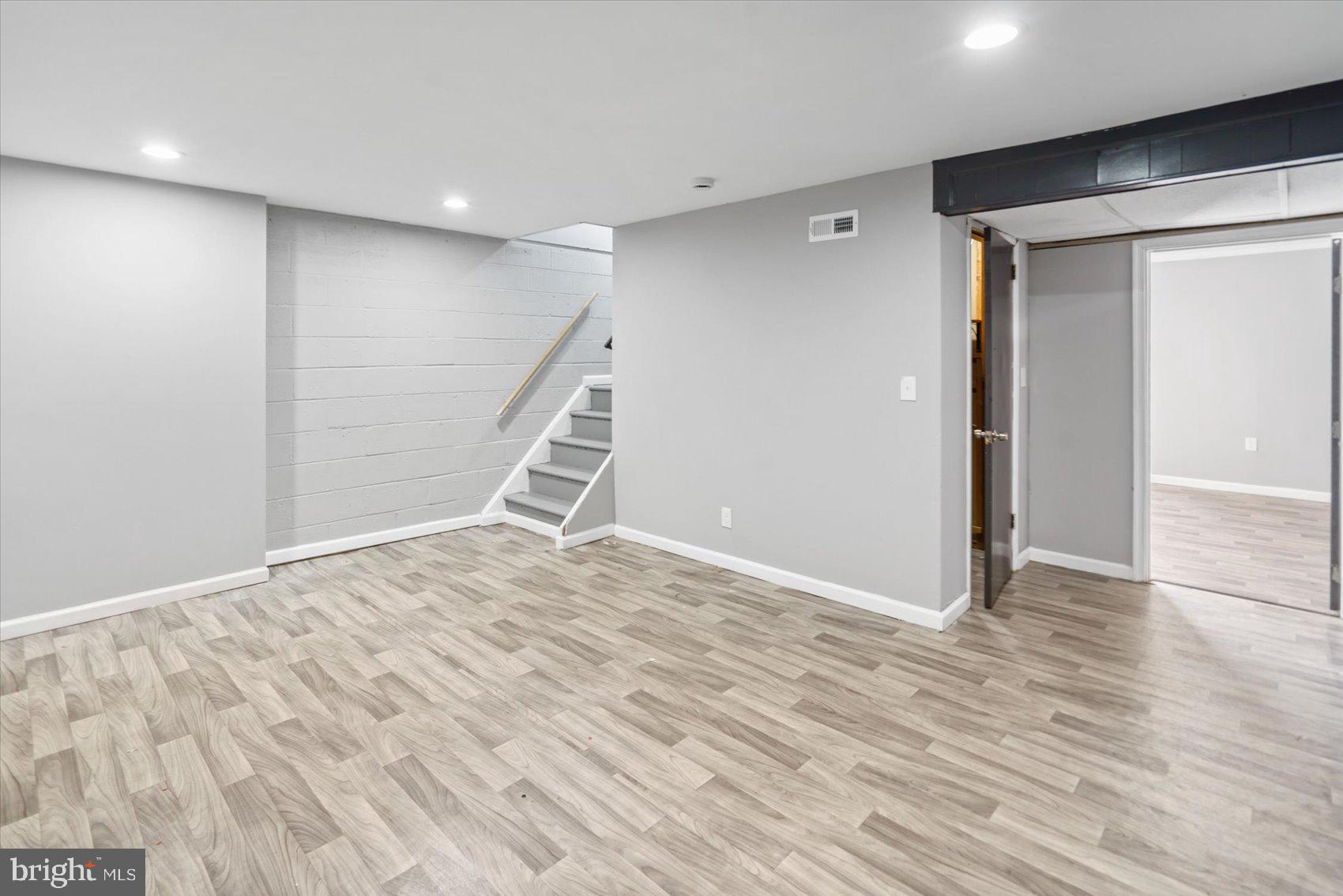 HARFORD SQUARE - Residential