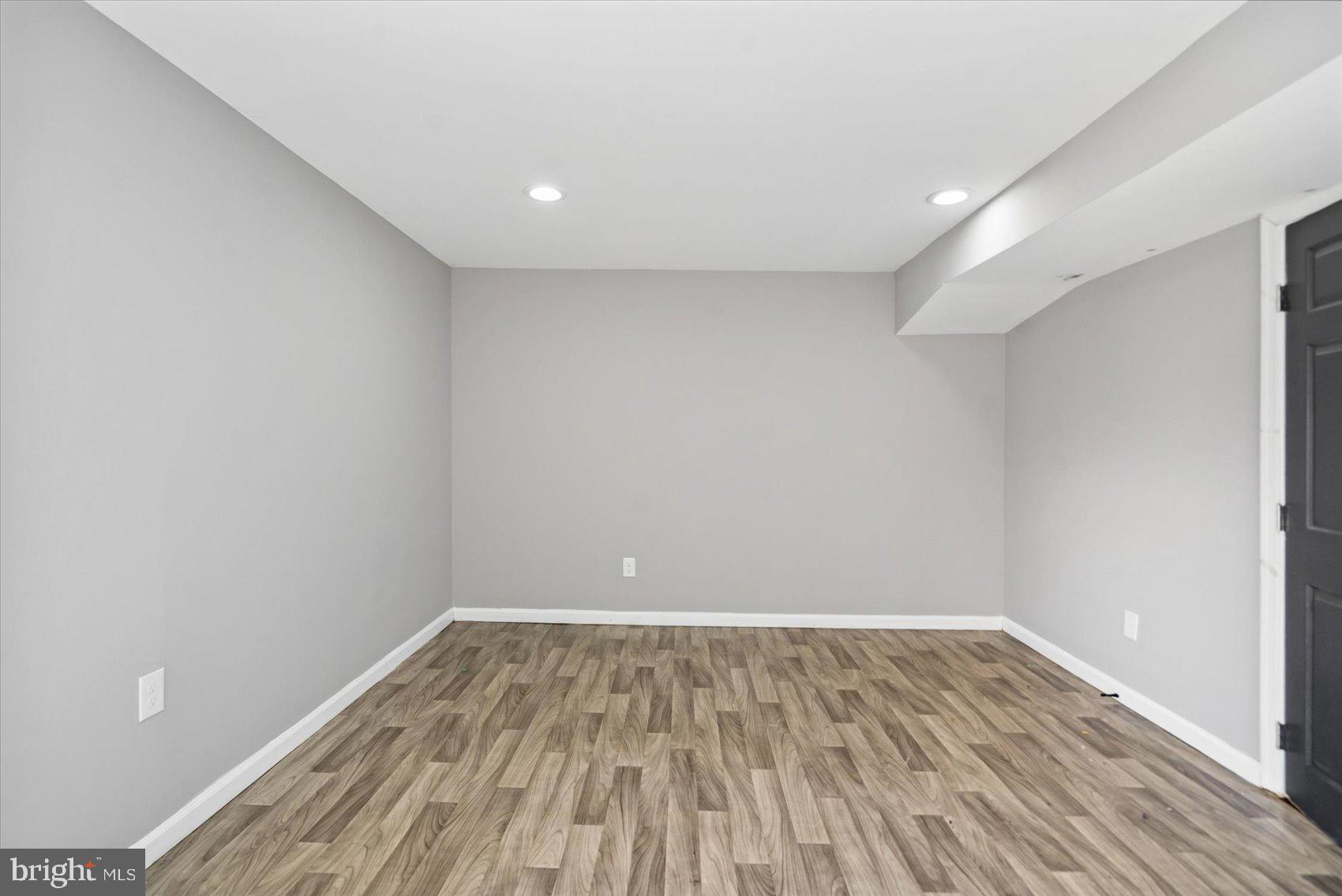 HARFORD SQUARE - Residential