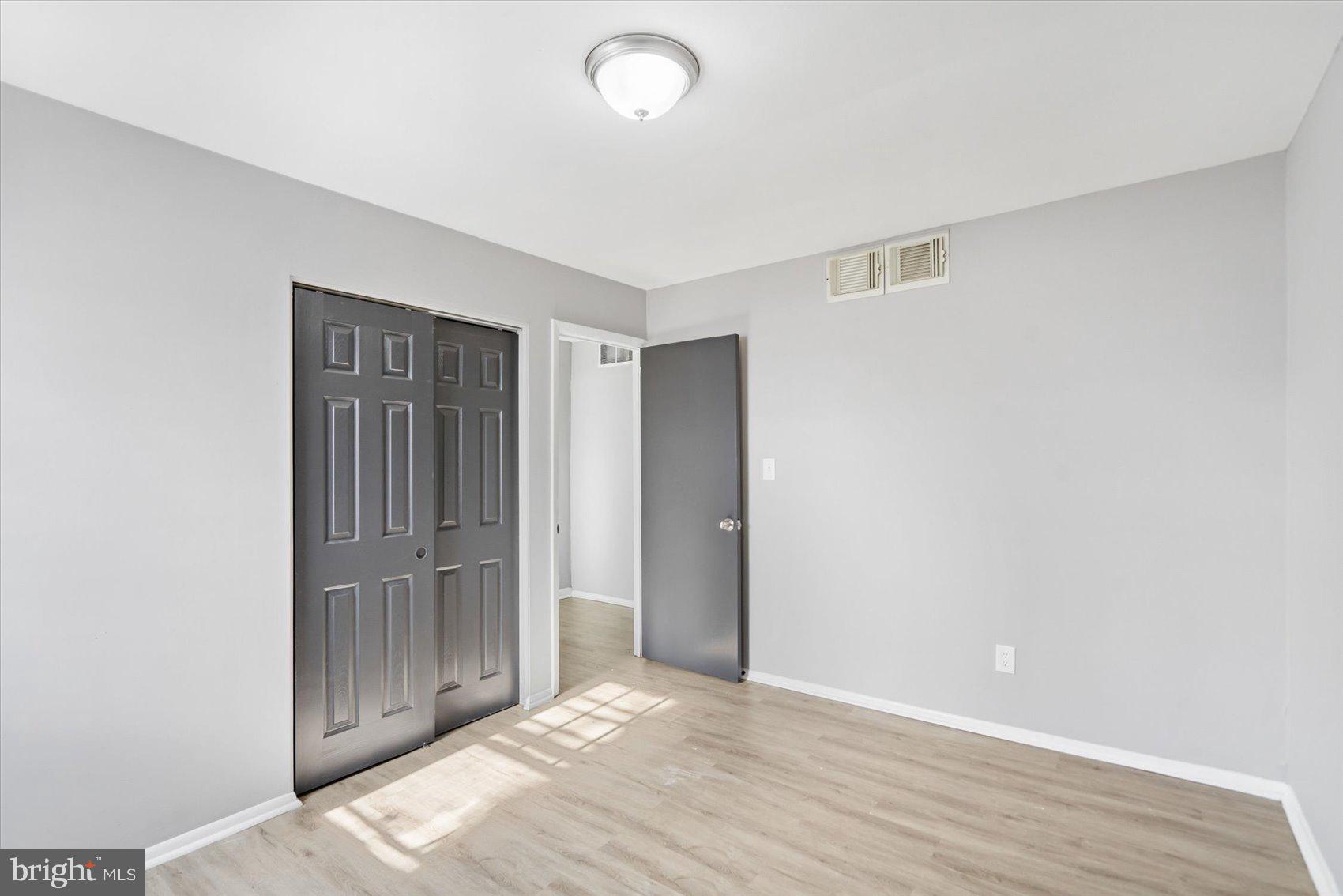 HARFORD SQUARE - Residential