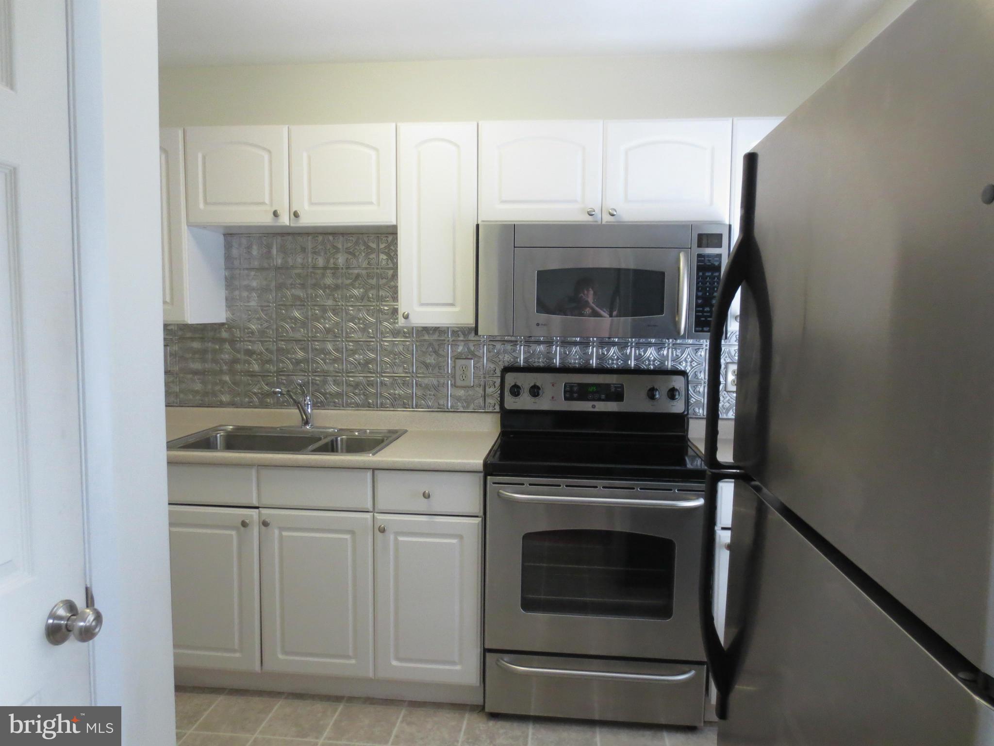 KINGSBRIDGE COURT - Residential Lease