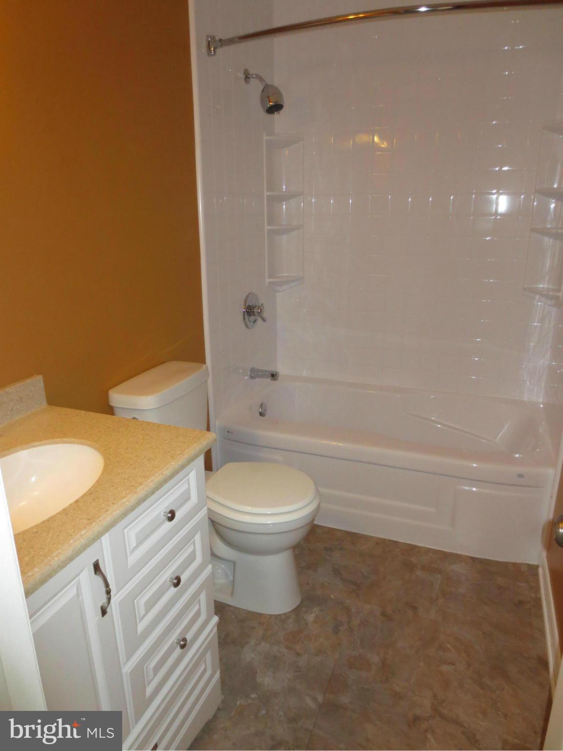 KINGSBRIDGE COURT - Residential Lease