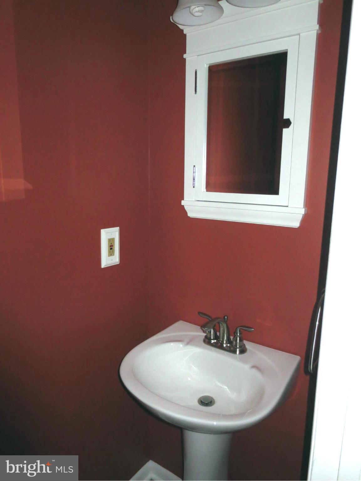 KINGSBRIDGE COURT - Residential Lease