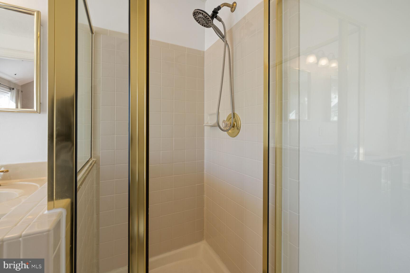 QUINCE ORCHARD KNOLLS - Residential Lease