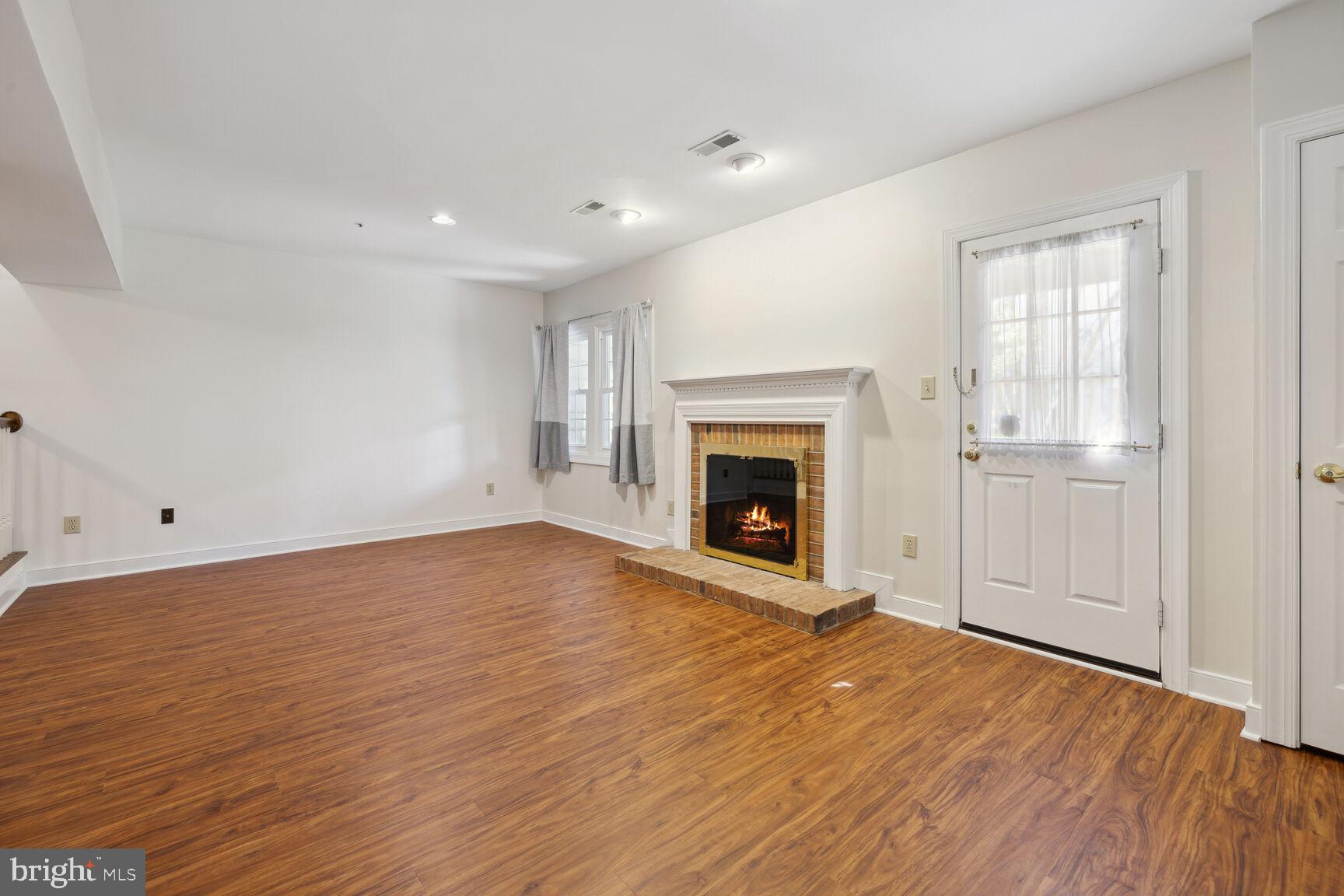 QUINCE ORCHARD KNOLLS - Residential Lease