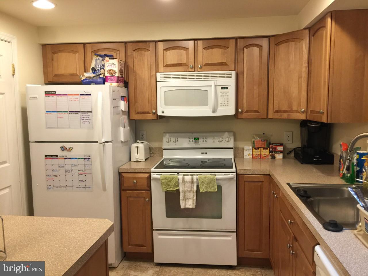 HAMPTON HOUSE - Residential Lease