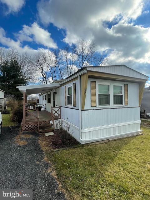 Photo of 32 SUNFLOWER DR, EPHRATA, PA 17522 (MLS # PALA2029404)