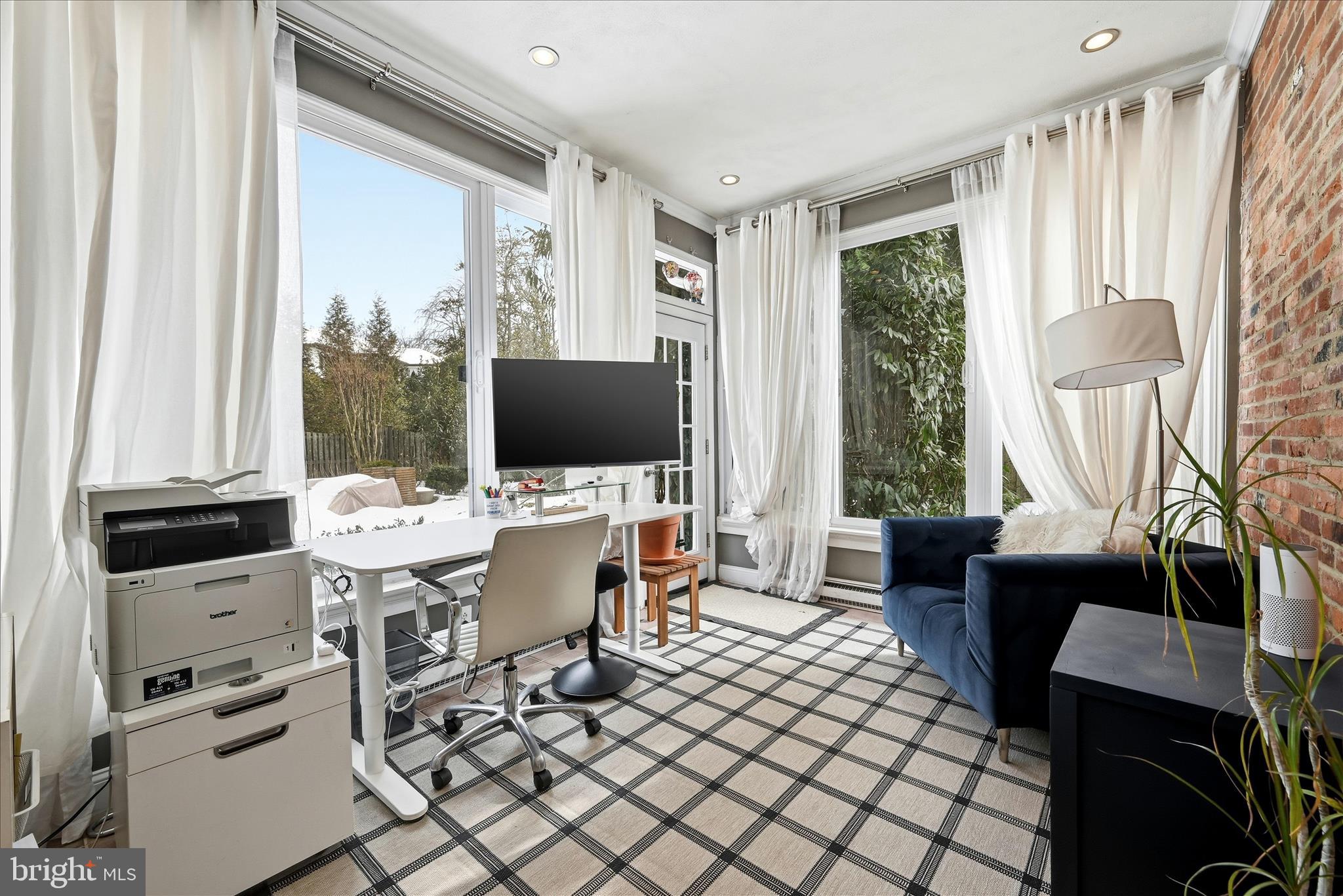 MCLEAN KNOLLS - Residential