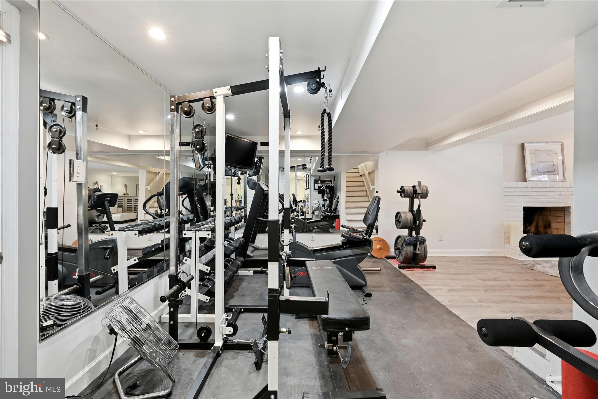 MCLEAN KNOLLS - Residential