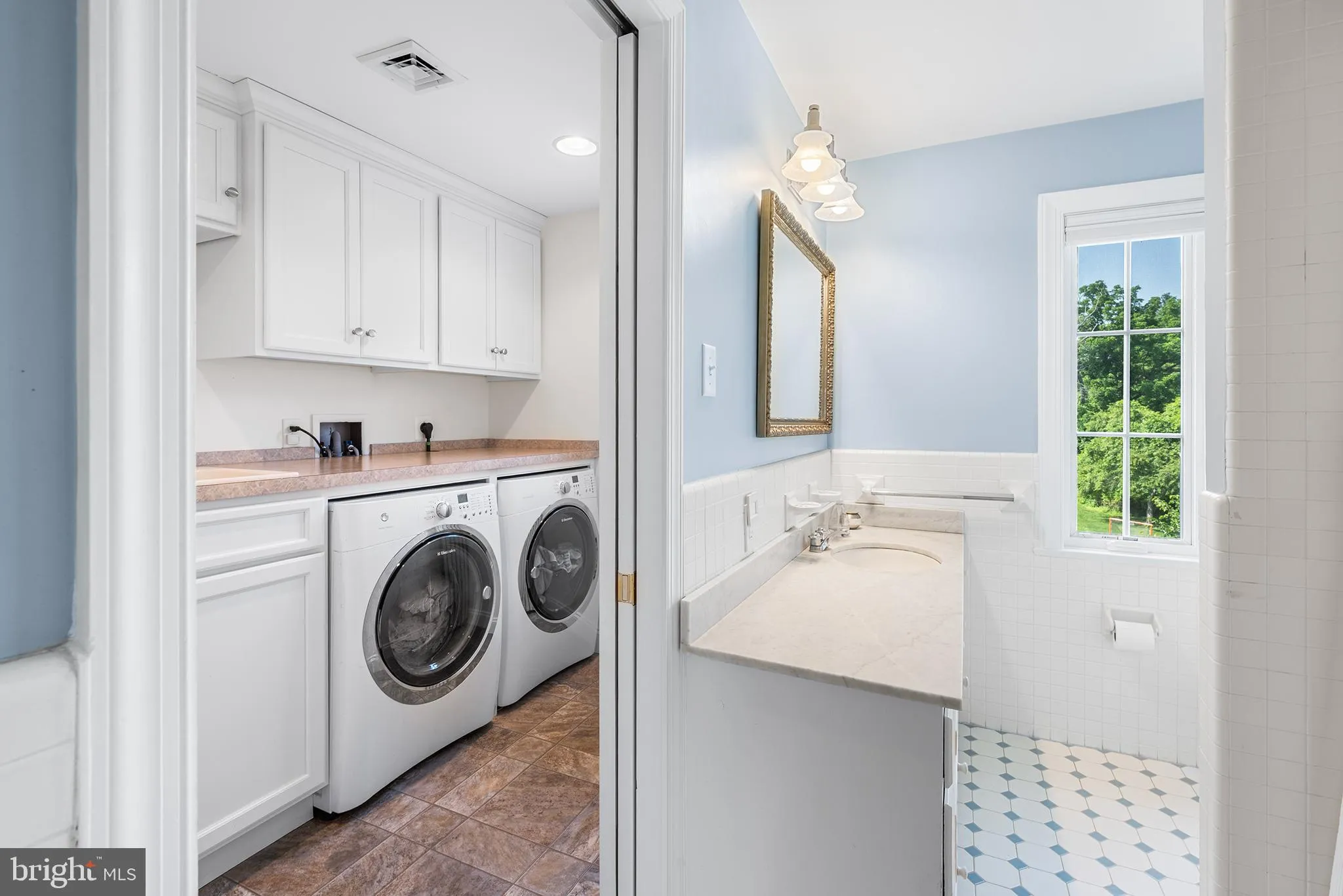 Berwyn, Pennsylvania 19312, United States, 5 Bedrooms Bedrooms, ,5 BathroomsBathrooms,Residential,Active,168812