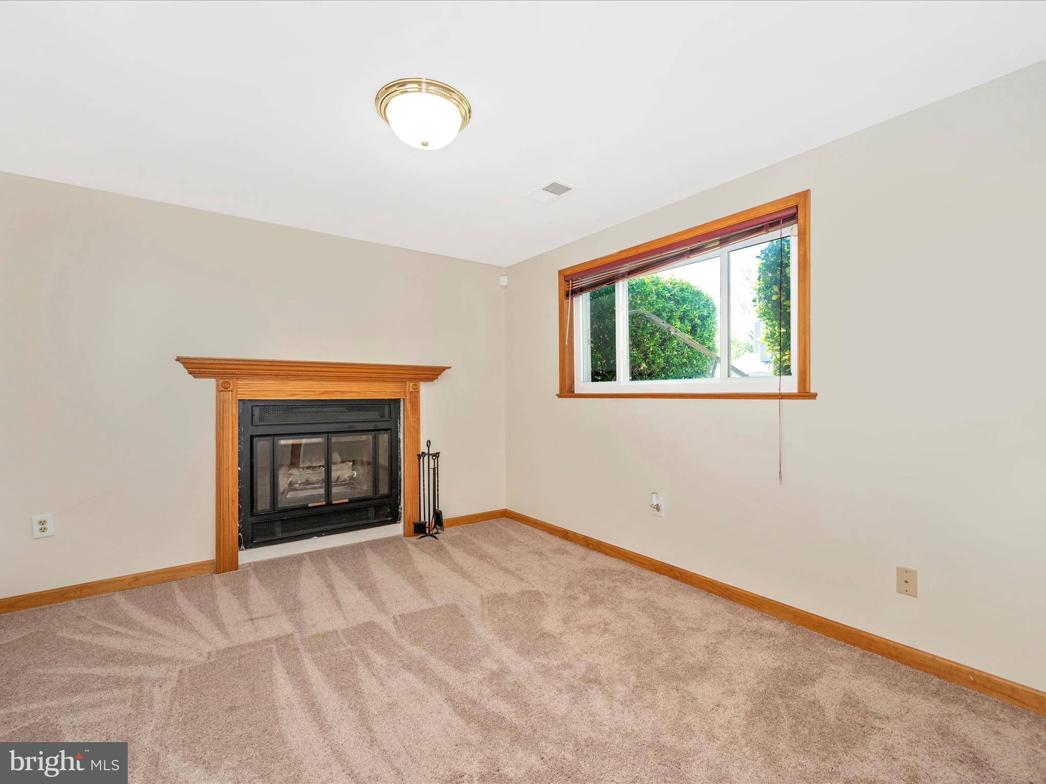 AMBER MEADOWS - Residential Lease