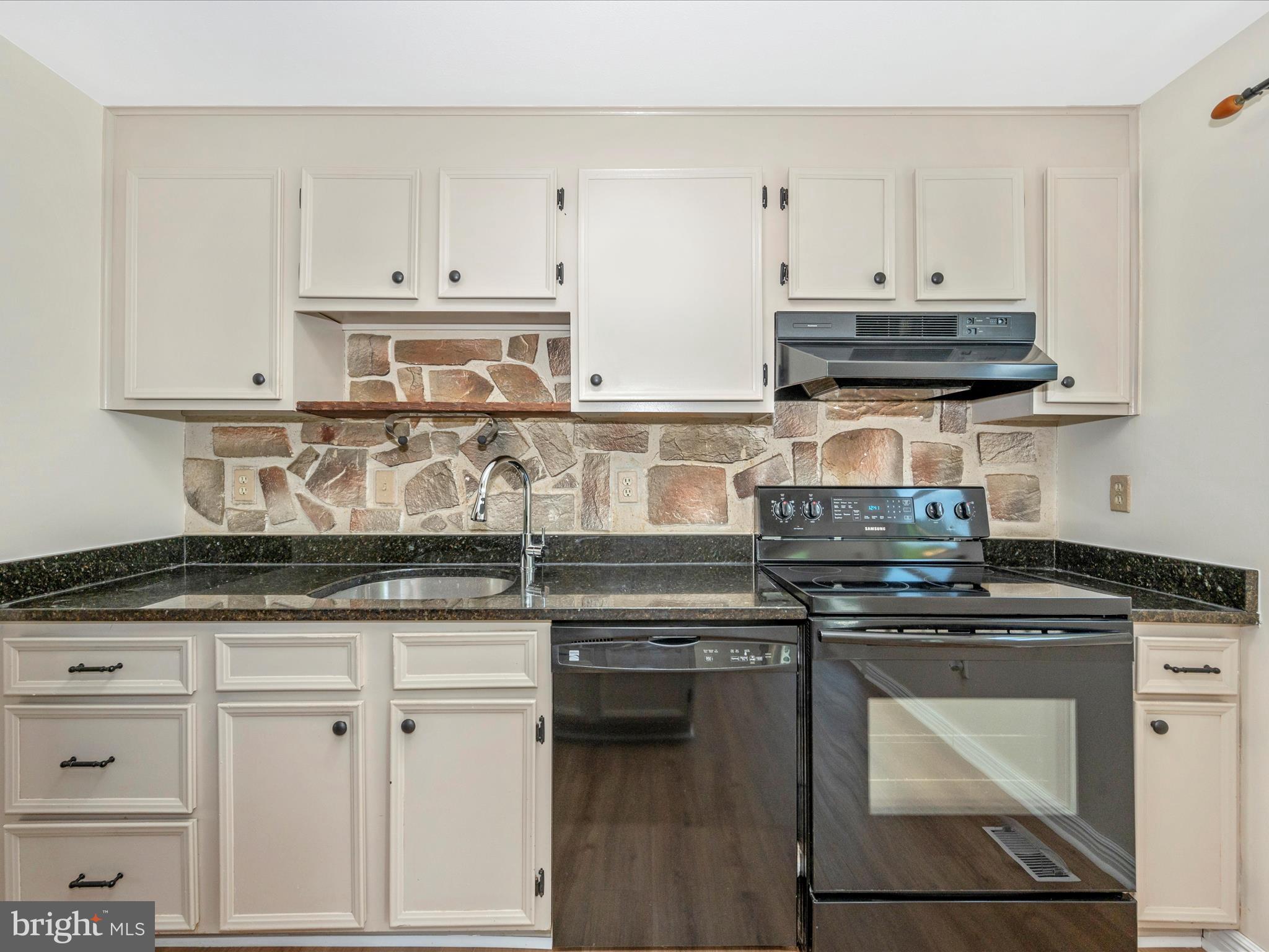 AMBER MEADOWS - Residential Lease