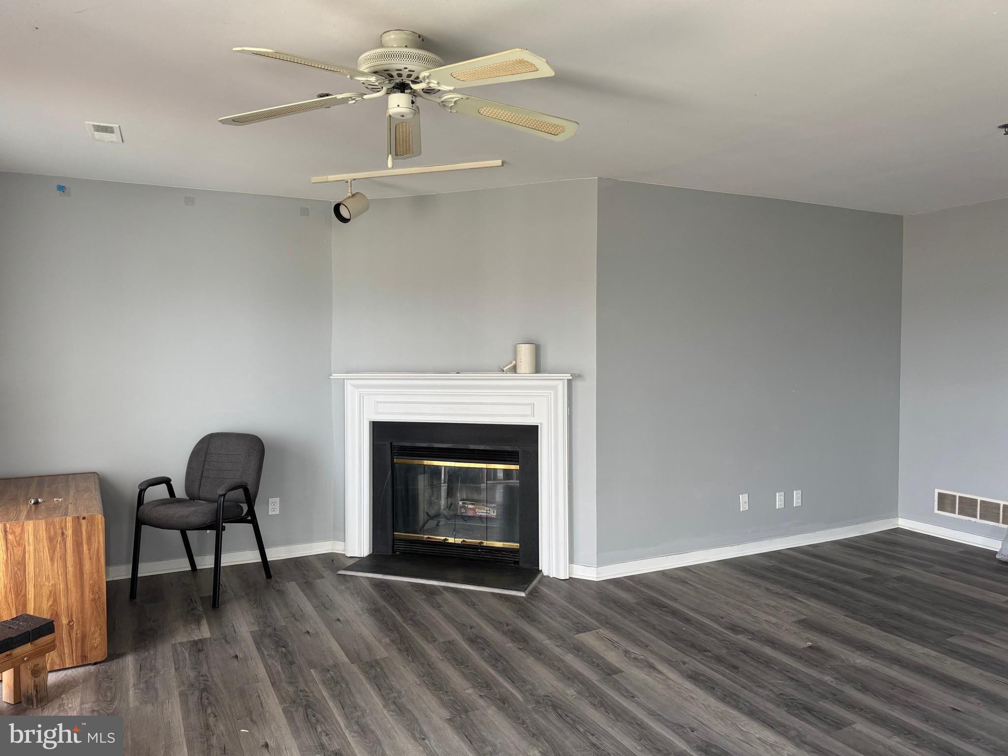 5207 LE PARC DRIVE 8