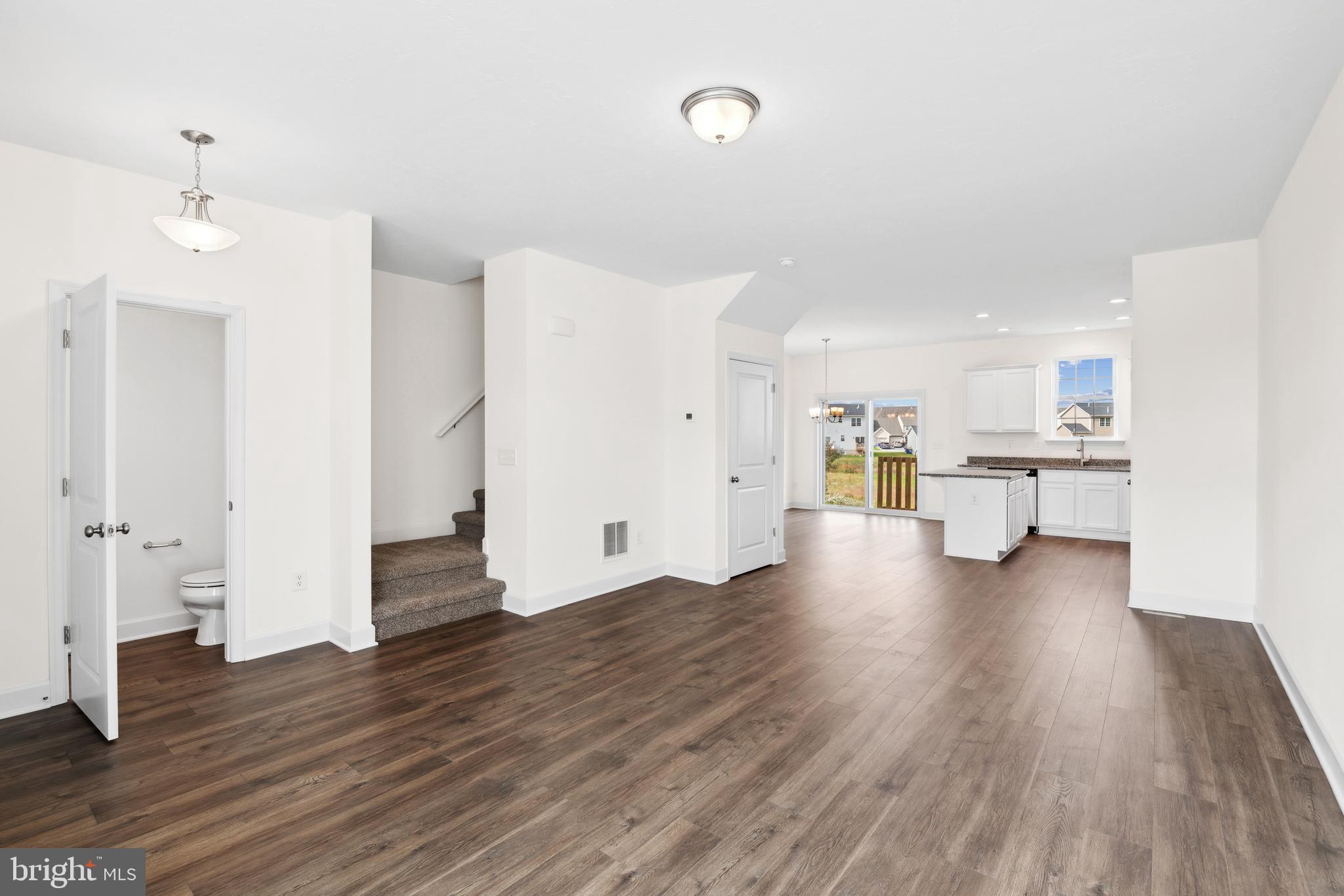 KINGS COURT AT BROWNSTONE - Residential