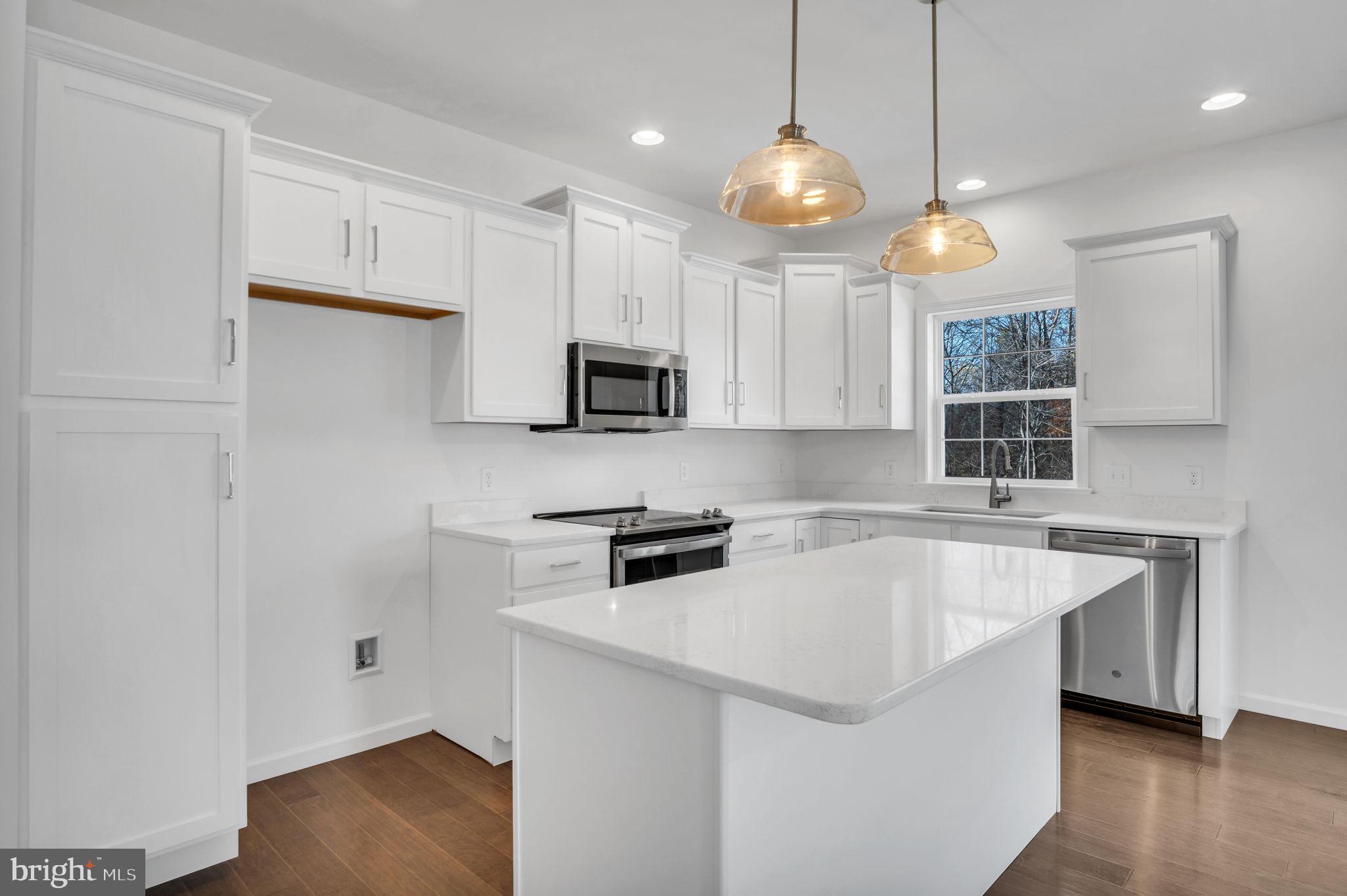 ROCKVILLE ESTATES - Residential