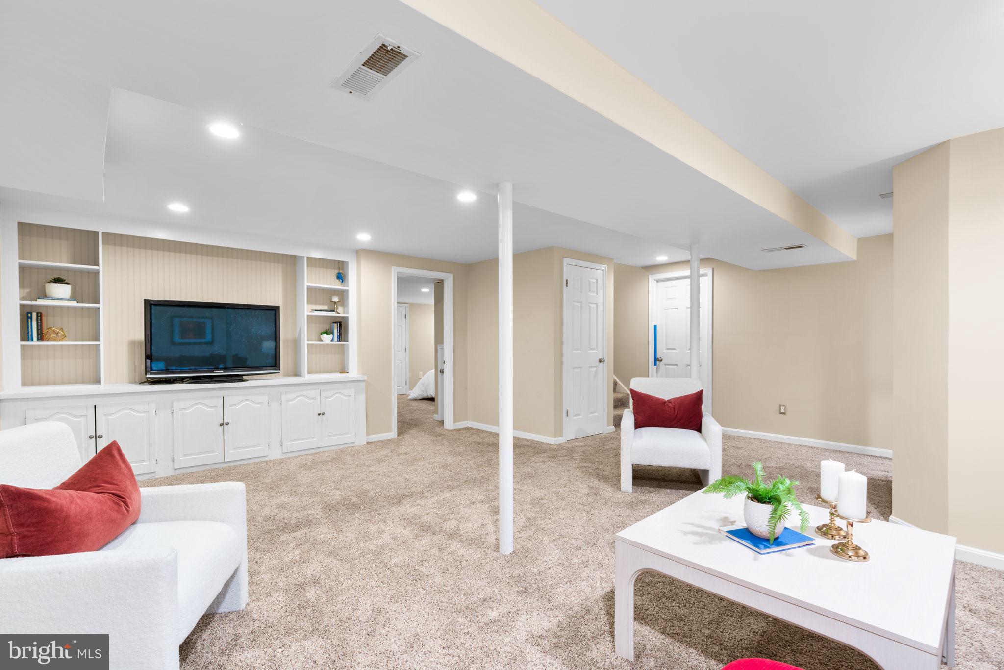 HUNT MEADOW - Residential