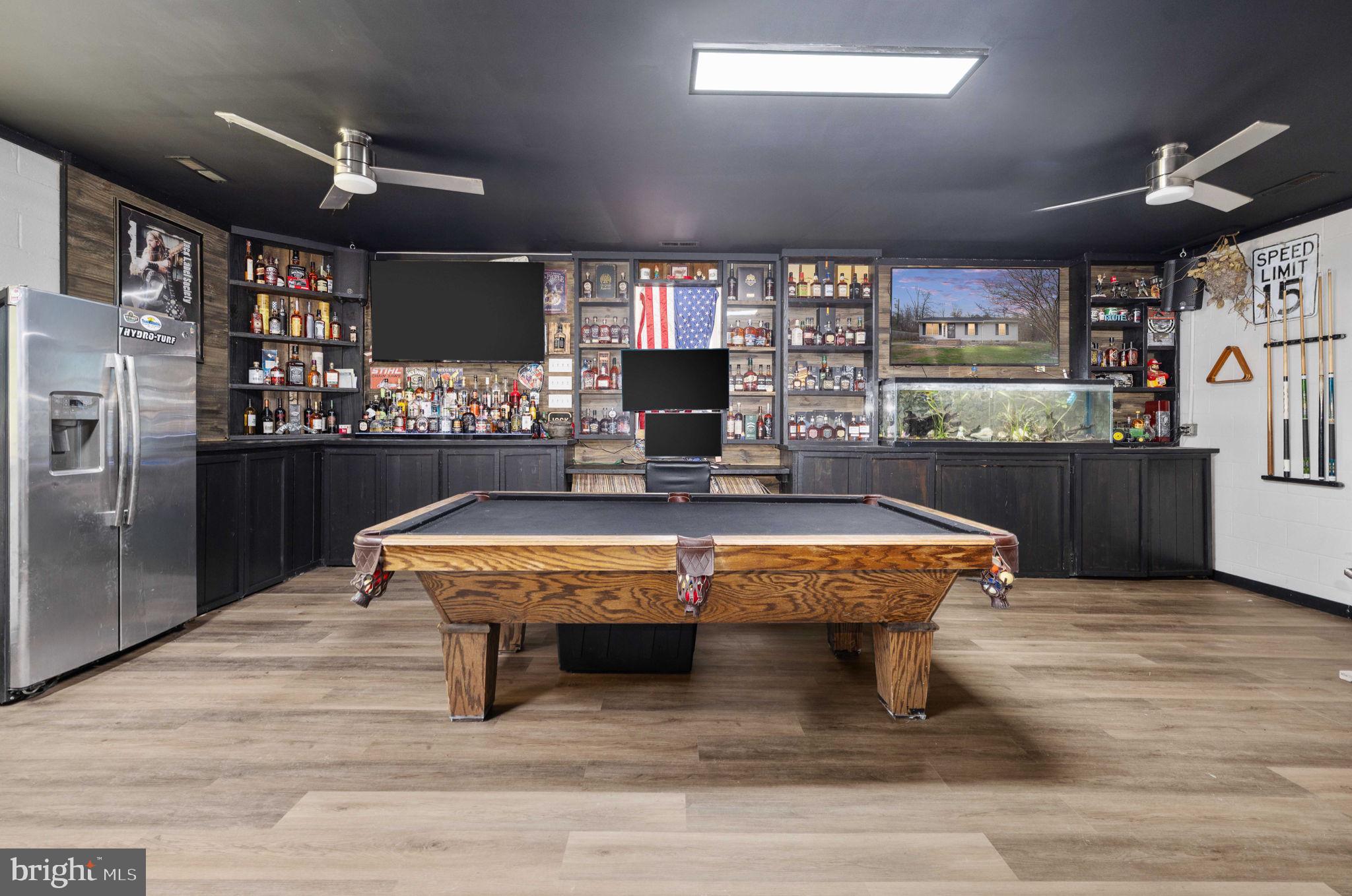 HOLLY ACRES - Residential