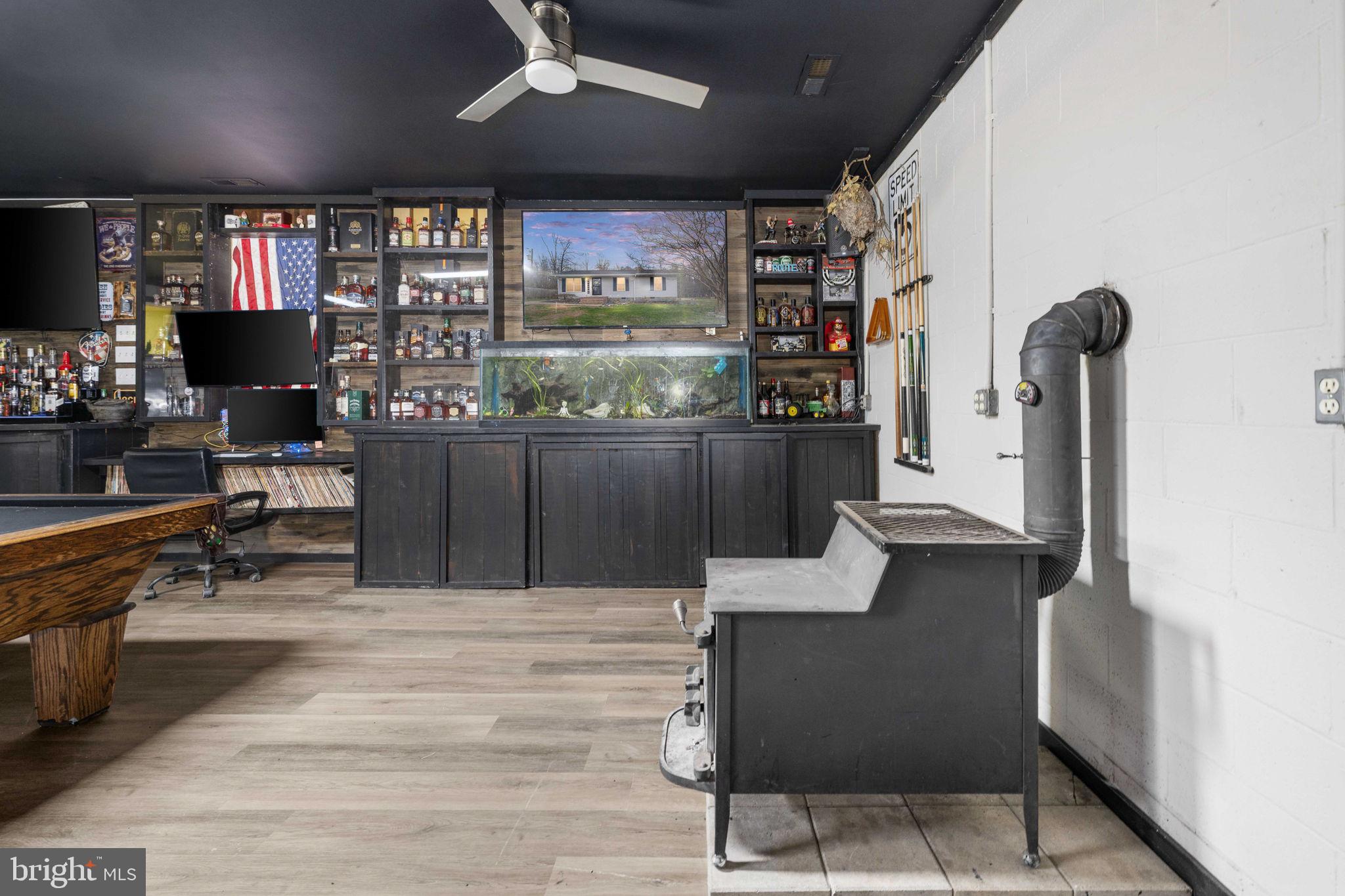 HOLLY ACRES - Residential