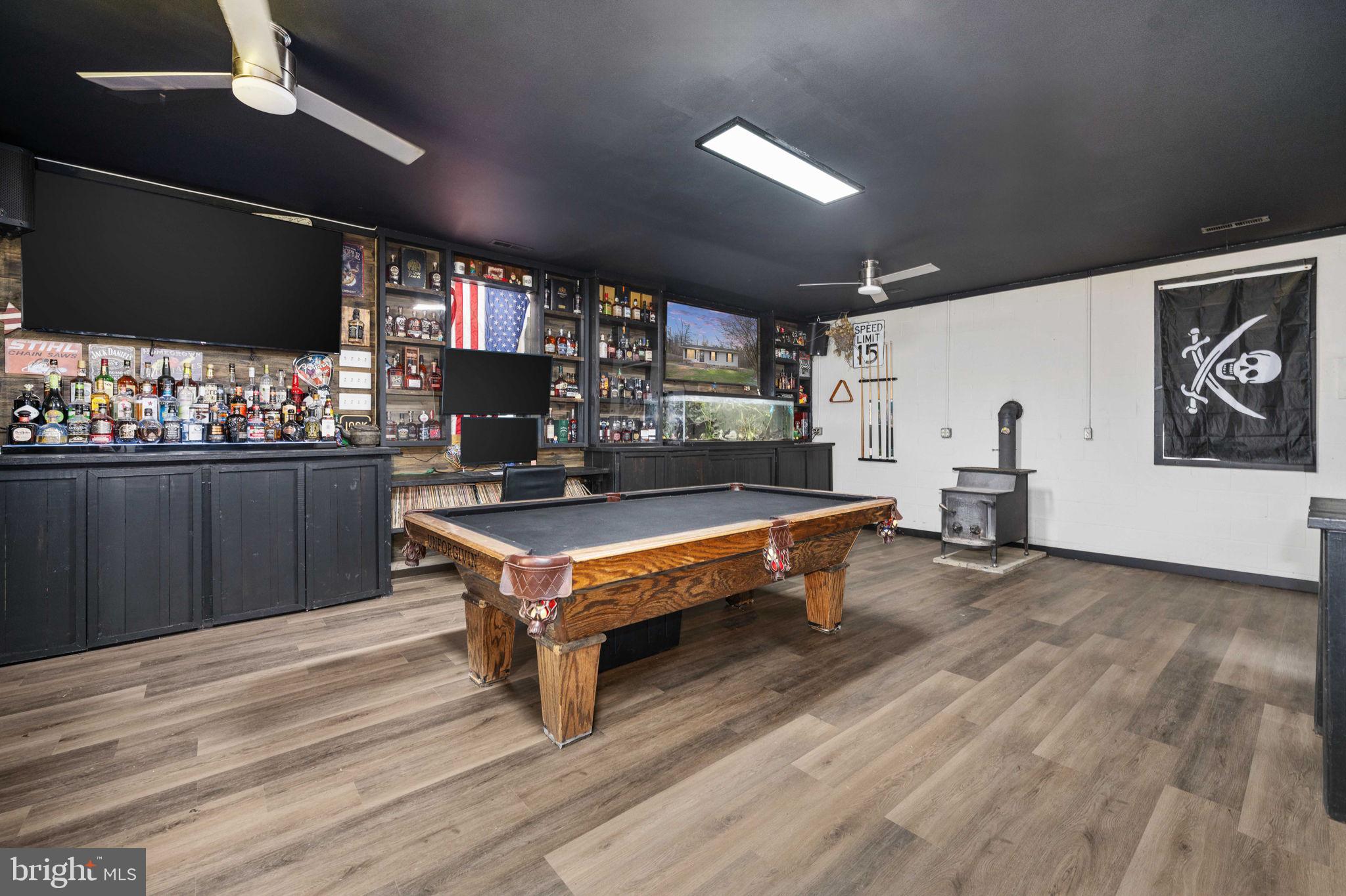 HOLLY ACRES - Residential