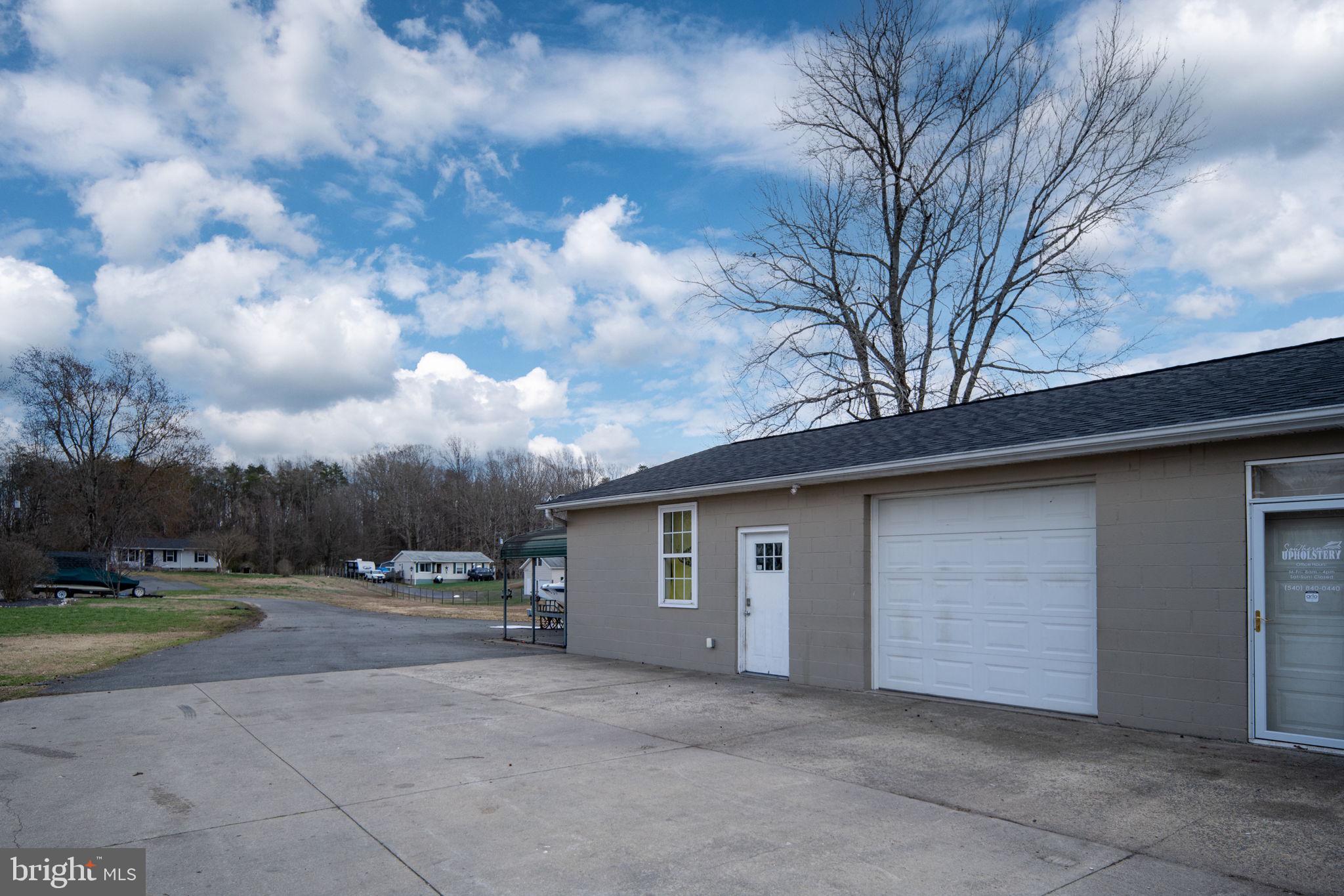 HOLLY ACRES - Residential