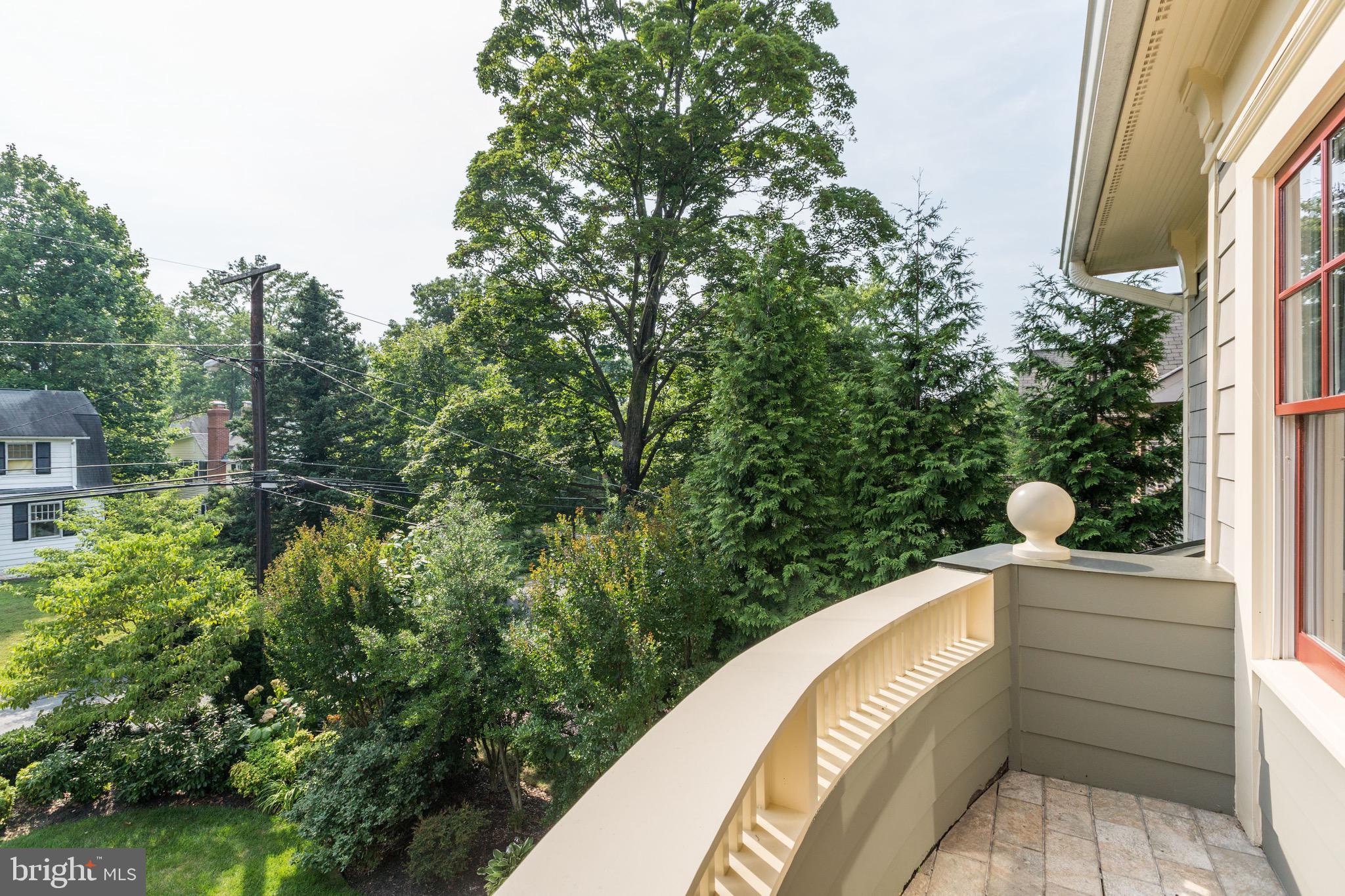 ENGLISH VILLAGE - Residential