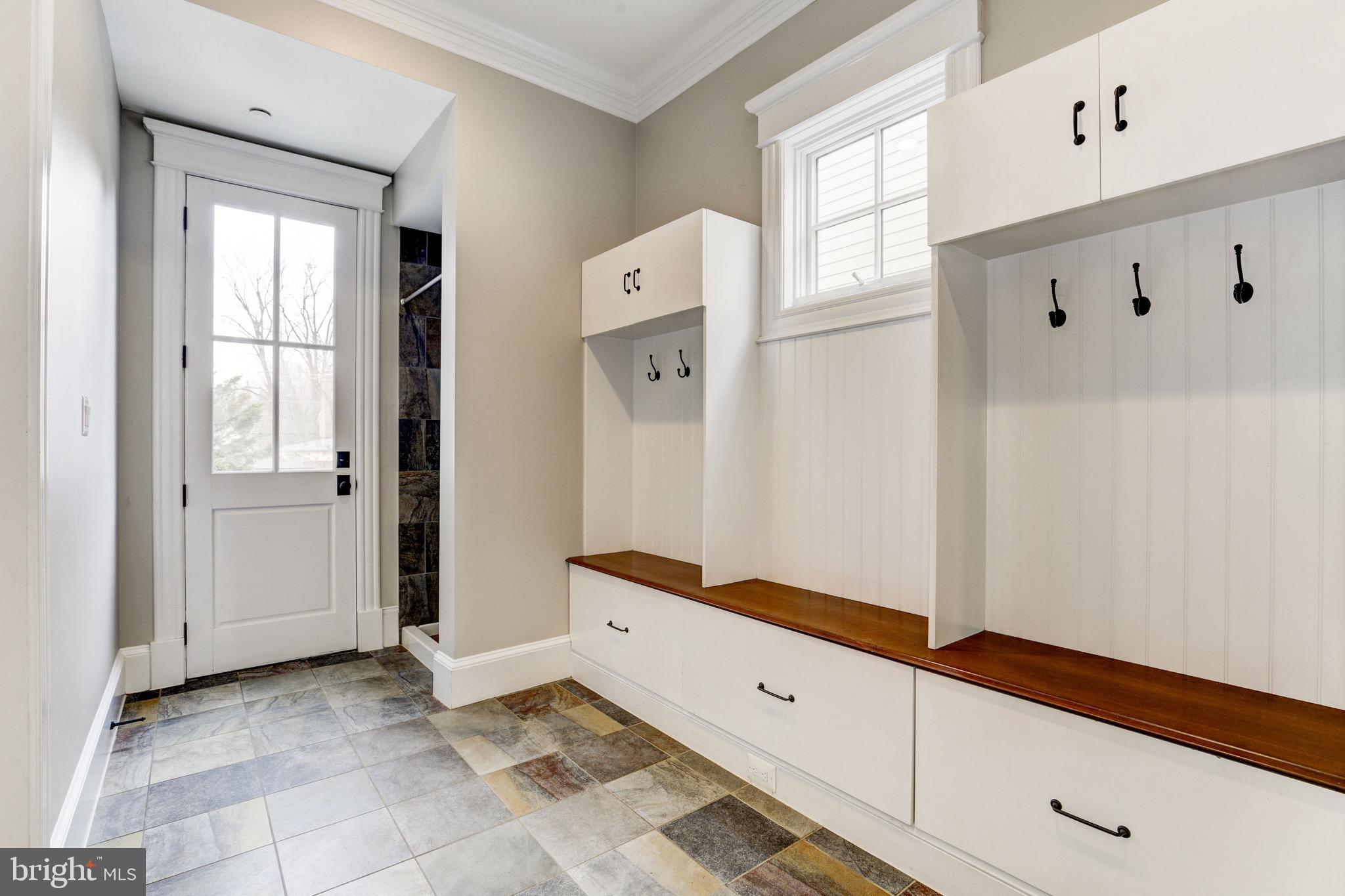 ENGLISH VILLAGE - Residential