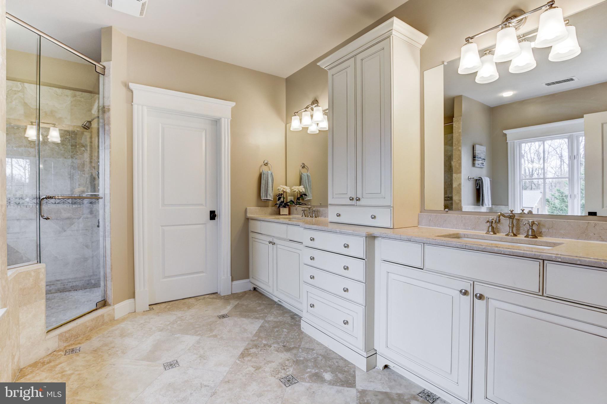 ENGLISH VILLAGE - Residential